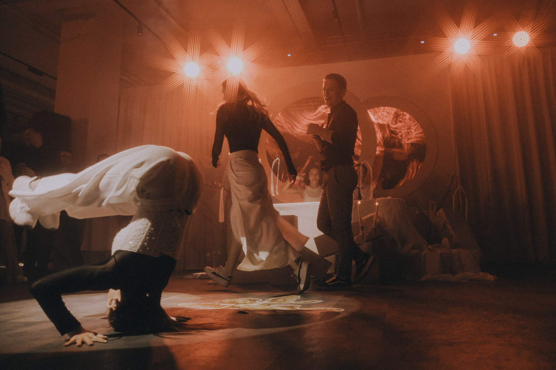 Фотограф на свадебную вечеринку Москва. VERSLIBRE | Свадебный и репортажный фотограф в Санкт-Петербурге, Москве, и Поволжье