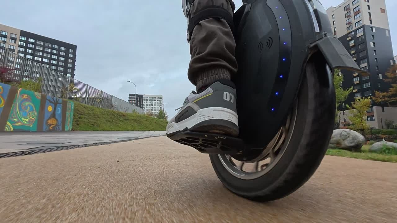 Покатушки на моноколесе. Студия Максима Белослюдцева