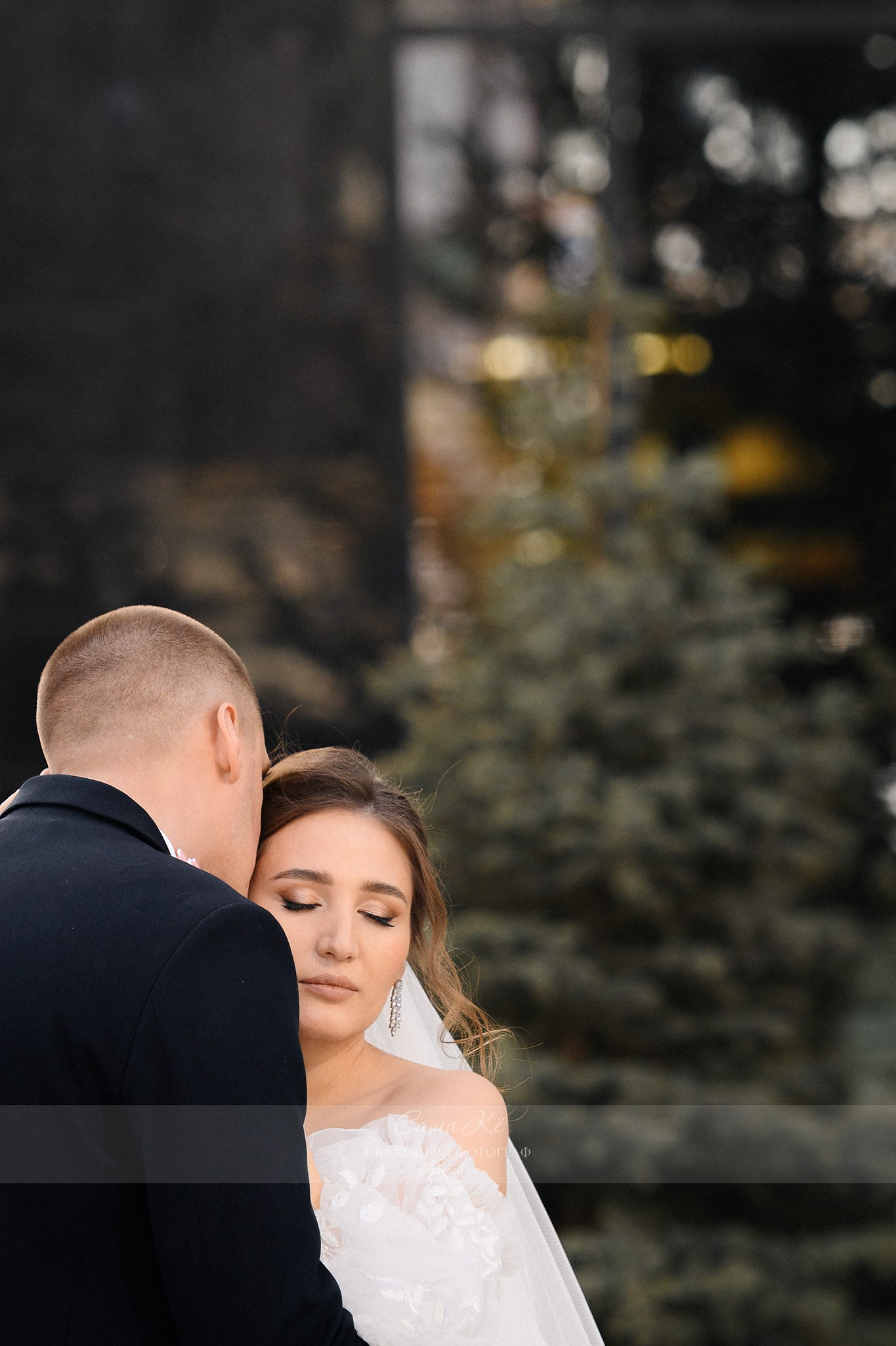 Свадебная фотосессия С&А на Садовой, 19. Свадебный, семейный и event фотограф в Новосибирске и Новосибирской области Саша Кё