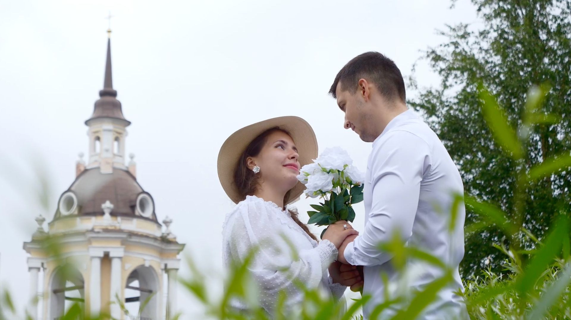 Почему Love Story перед свадьбой чаще снимаю в парке Коломенское, смотрите портфолио свадебного фотографа Павла Кора. Свадебный фотограф видеограф в ЗАГС и на свадьбу целый день Москва и МО