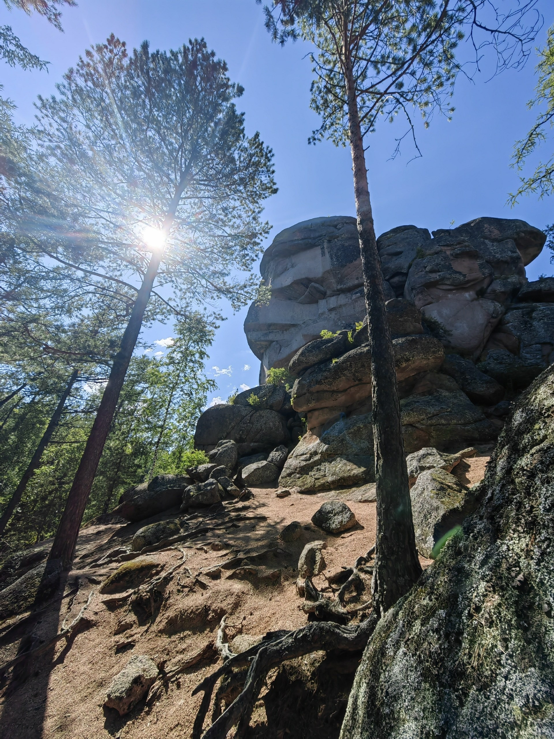 Экскурсия национальный парк заповедник Красноярские столбы цена заказать забронировать фото тур интересные места достопримечательности что посмотреть где побывать в Красноярске  Туристический маршрут центральные столбы скала Перья Дед Львиные ворота первый второй столб Фотосессия фотограф Красноярск природа пейзаж аэросъёмка с FPV дрона квадрокоптера