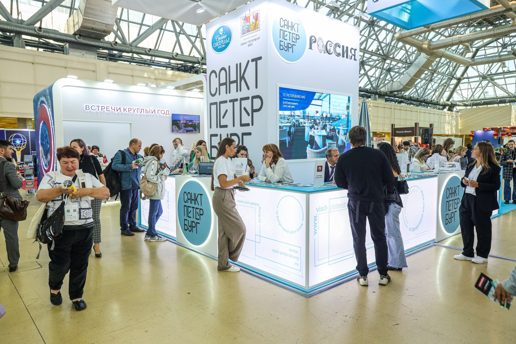 Съёмка стенда на выставке. Фотограф на мероприятие в Москве Марик