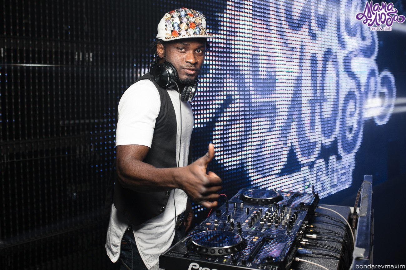 Мама Люба 05 января -Show must go on. Максим Бондарев, коммерческий фотограф для бизнеса | Курск