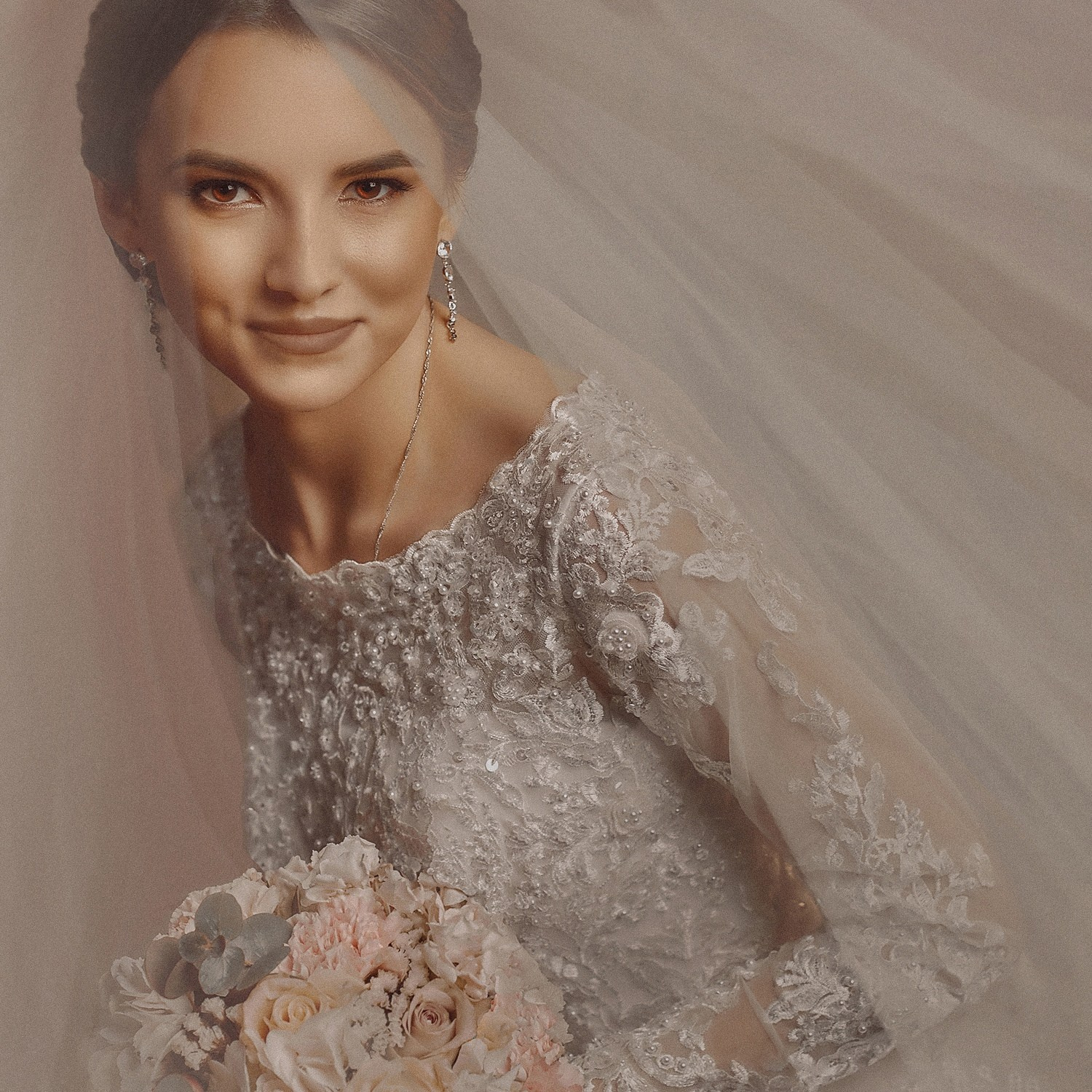 Свадебная Фотосессия в г. казани | Фотограф на Свадьбу в г. Казани Фотограф Садег Азарми тел. +79172288430 ✔ Сборы невесты и жениха✔ Утро невесты (детали, эмоции, подготовка)✔ Репортажная съёмка ЗАГСа и выездной регистрации✔ Свадебная прогулка✔ Фотосъёмка банкета и вечеринки✔ Креативные и тематические свадьбы✔ Свадьба на природе (лайфстайл)✔ Девичники и мальчишники