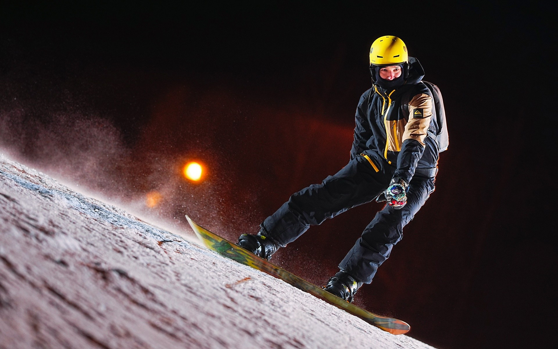 Вечерняя съёмка на склонах с использованием внешних вспышек. Фотограф Студитский Евгений