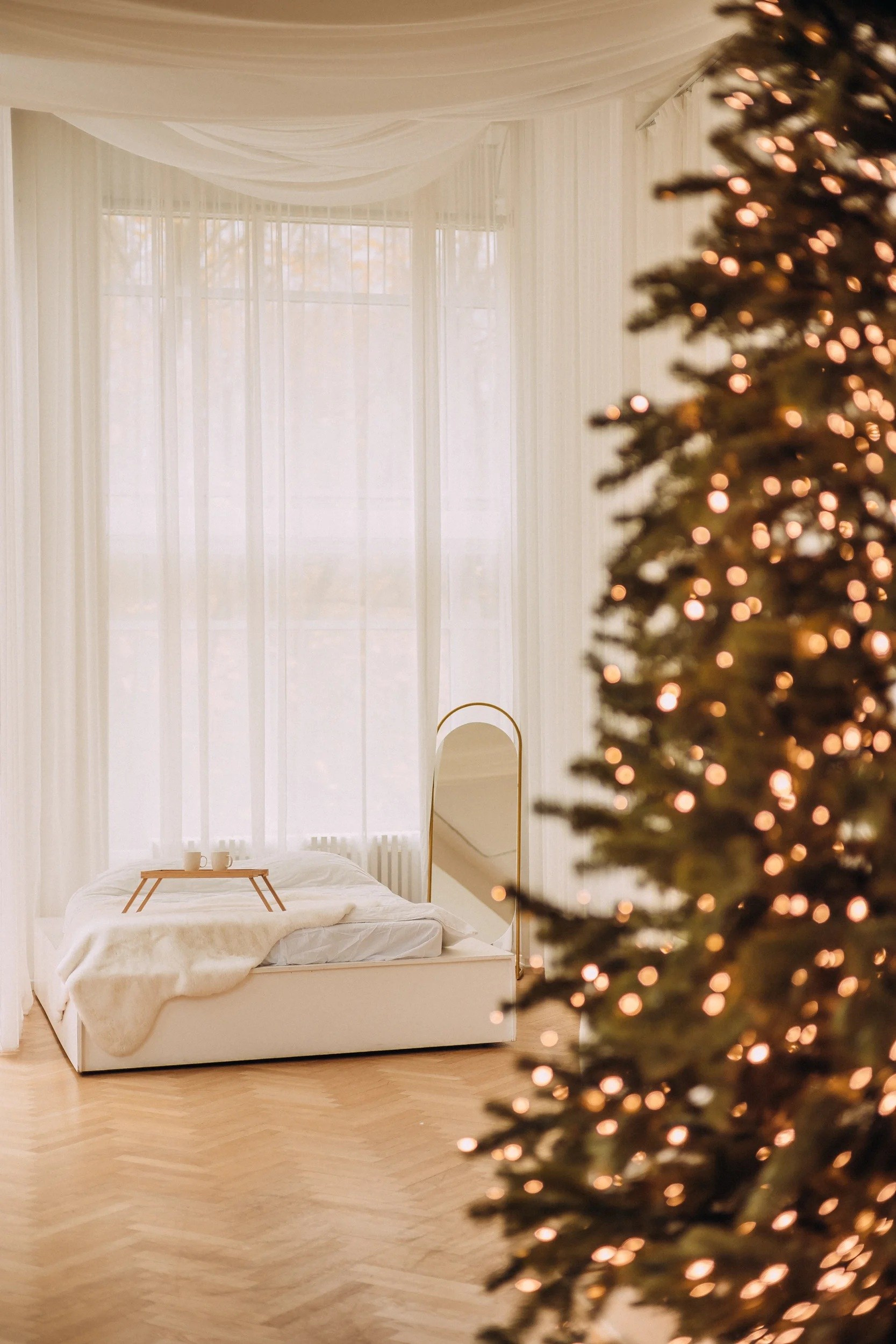 Где сделать красивую новогоднюю фотосессию в Москве, Мой личный рейтинг студий для праздничных съёмок, Фотостудии с атмосферой уюта и волшебства, Необычные локации для креативных новогодних кадров, Как выбрать студию под ваш стиль и настроение, новогодняя фотосессия в Москве, фотостудия для новогодней съёмки, лучшие фотостудии Москвы, новогодние фотостудии Москва, где сделать новогодние фото, фотостудии для бренд-съёмки, фотосессия в новогодней студии, идеи для новогодней фотосессии, бренд-фотограф Москва, фотосессия в студии Москва, rina_sphoto, Катерина Сысуева, Рина Сысуева, фотограф в Москве, бренд-фотограф для экспертов, Base