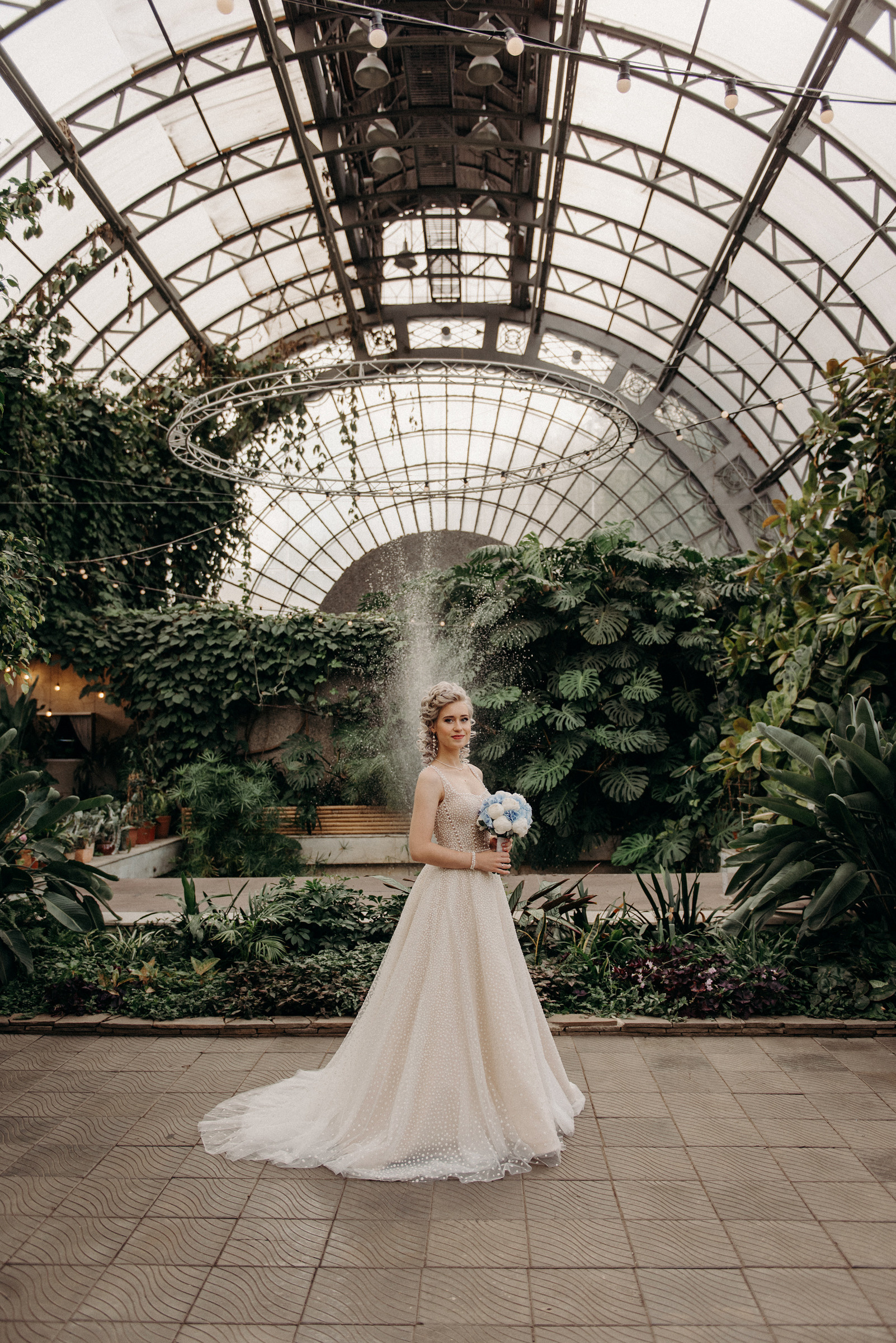 закрытые места для свадебной фотосессии в дождь, осенью или зимой