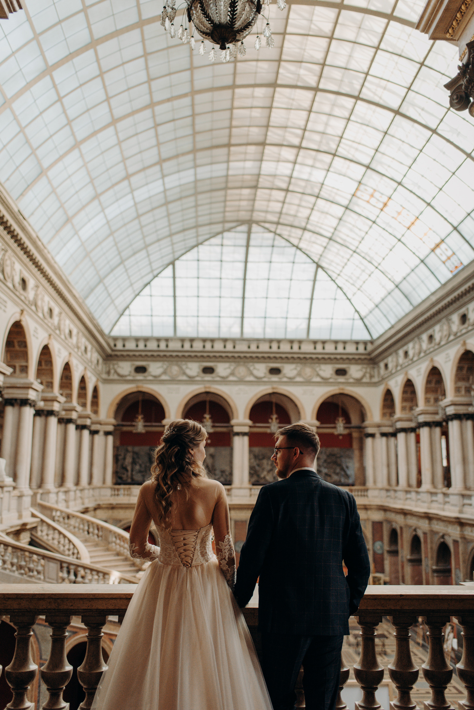 закрытые места для свадебной фотосессии в дождь, осенью или зимой