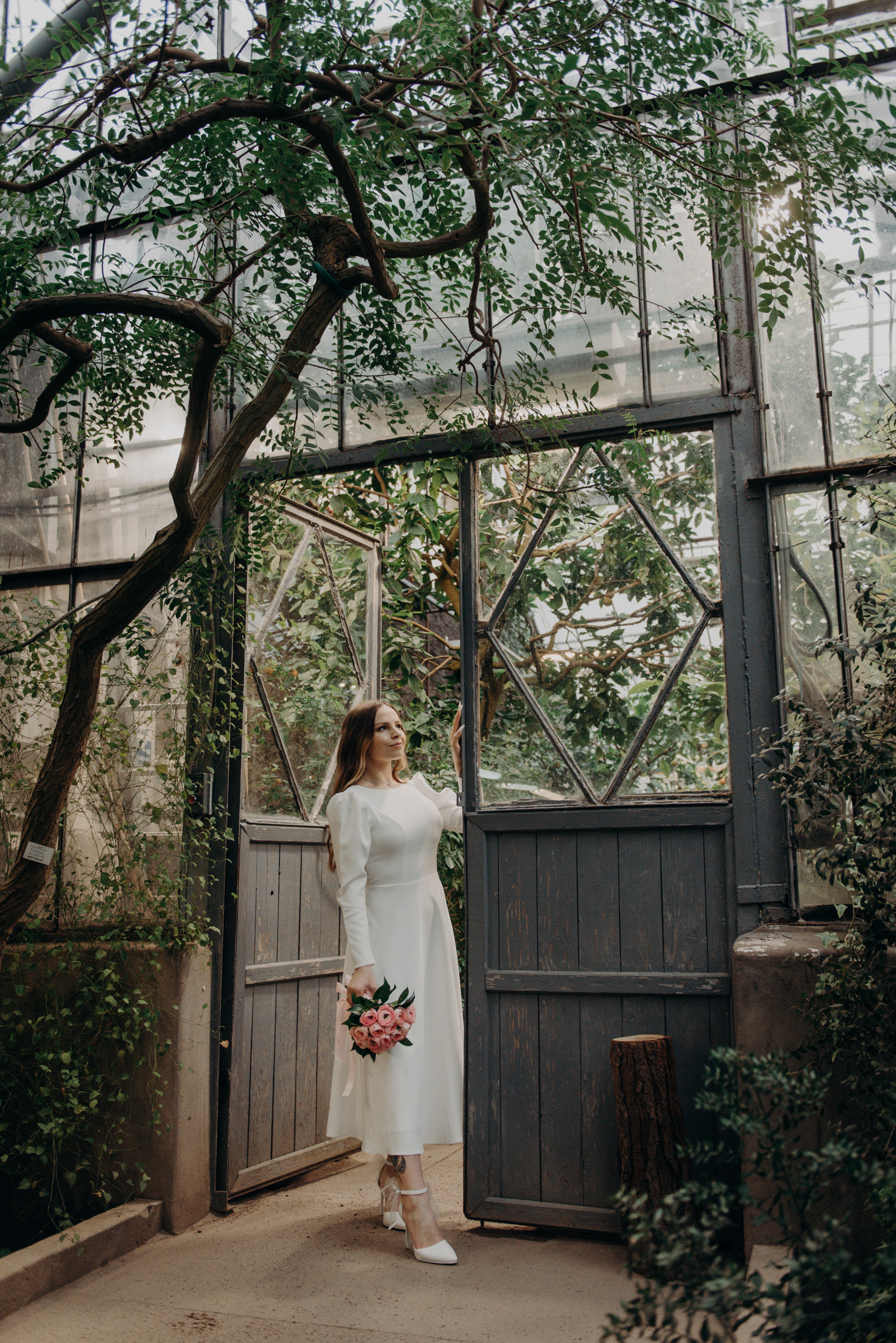 закрытые места для свадебной фотосессии в дождь, осенью или зимой