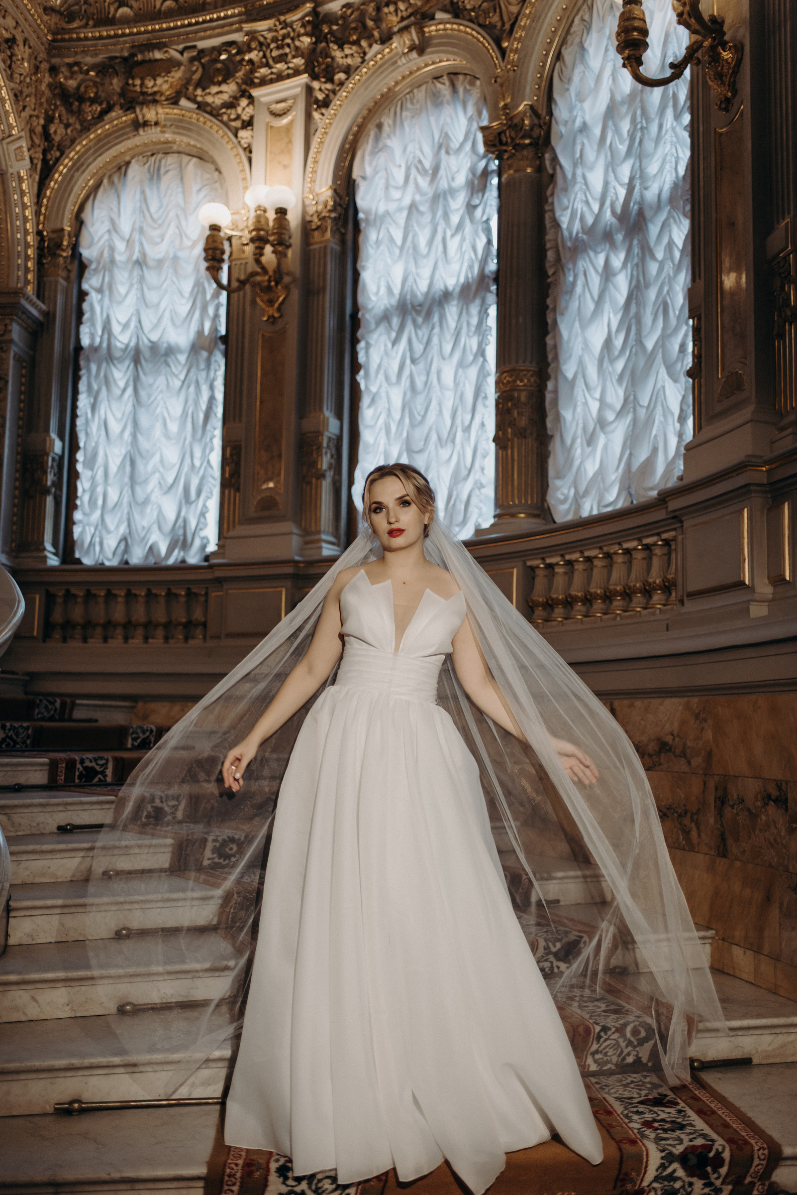 закрытые места для свадебной фотосессии в дождь, осенью или зимой