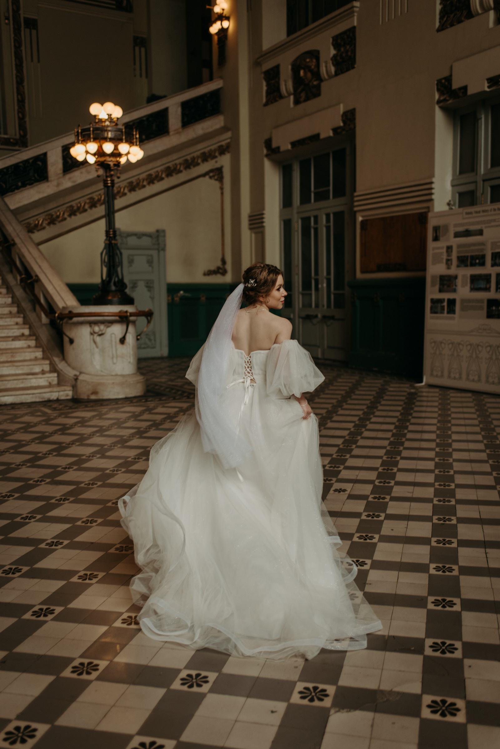 закрытые места для свадебной фотосессии в дождь, осенью или зимой