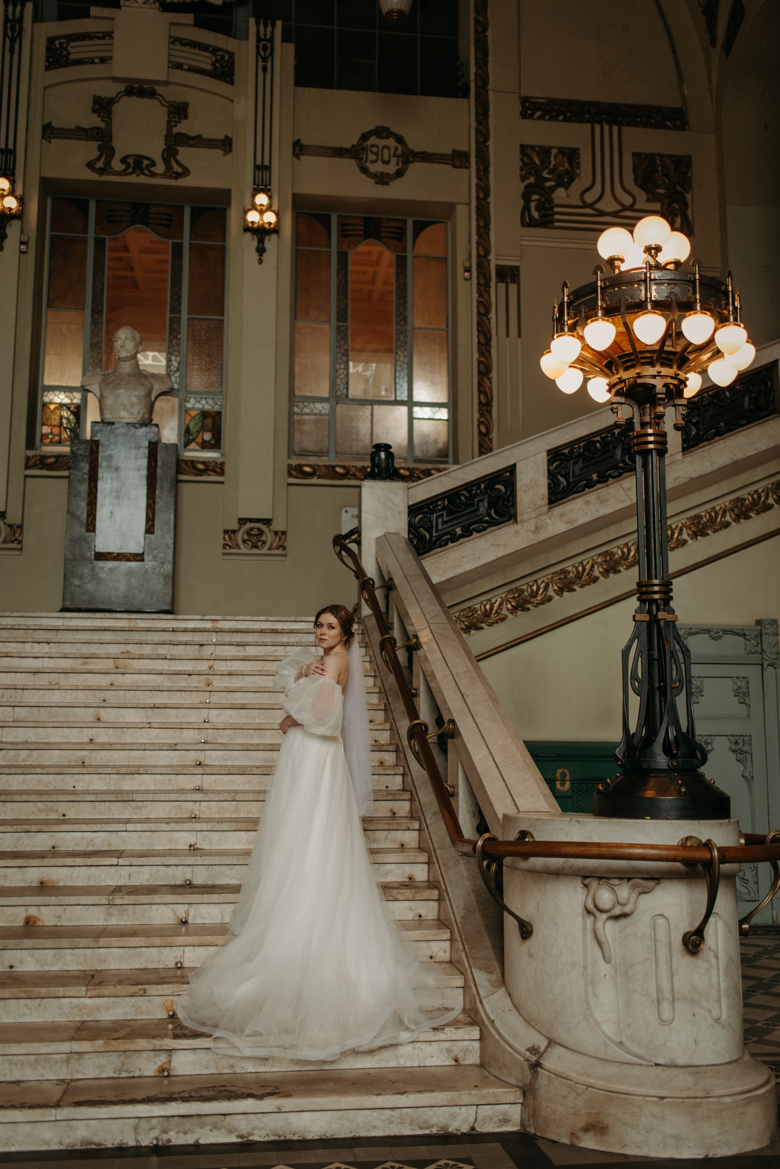 закрытые места для свадебной фотосессии в дождь, осенью или зимой