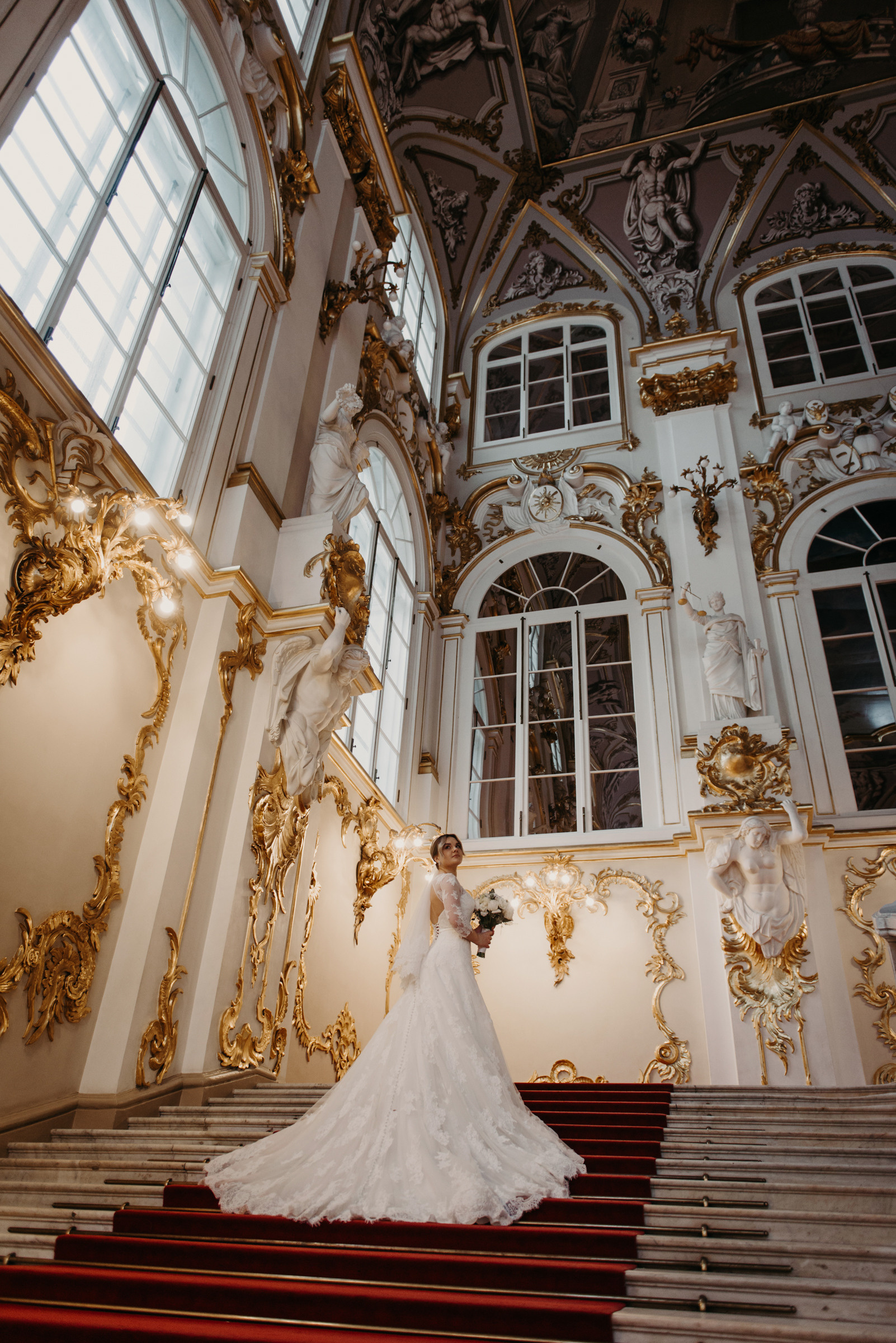 закрытые места для свадебной фотосессии в дождь, осенью или зимой