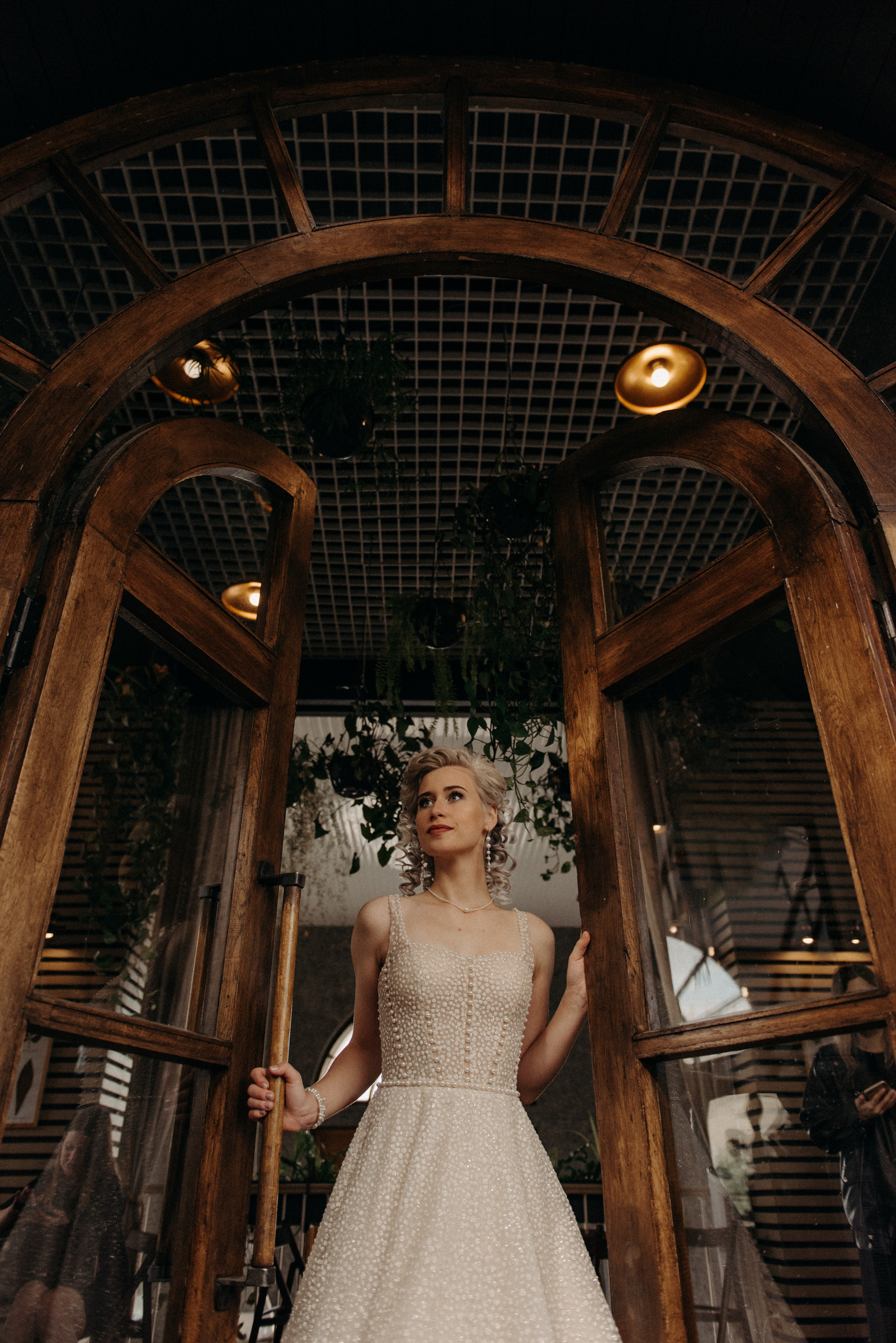 закрытые места для свадебной фотосессии в дождь, осенью или зимой