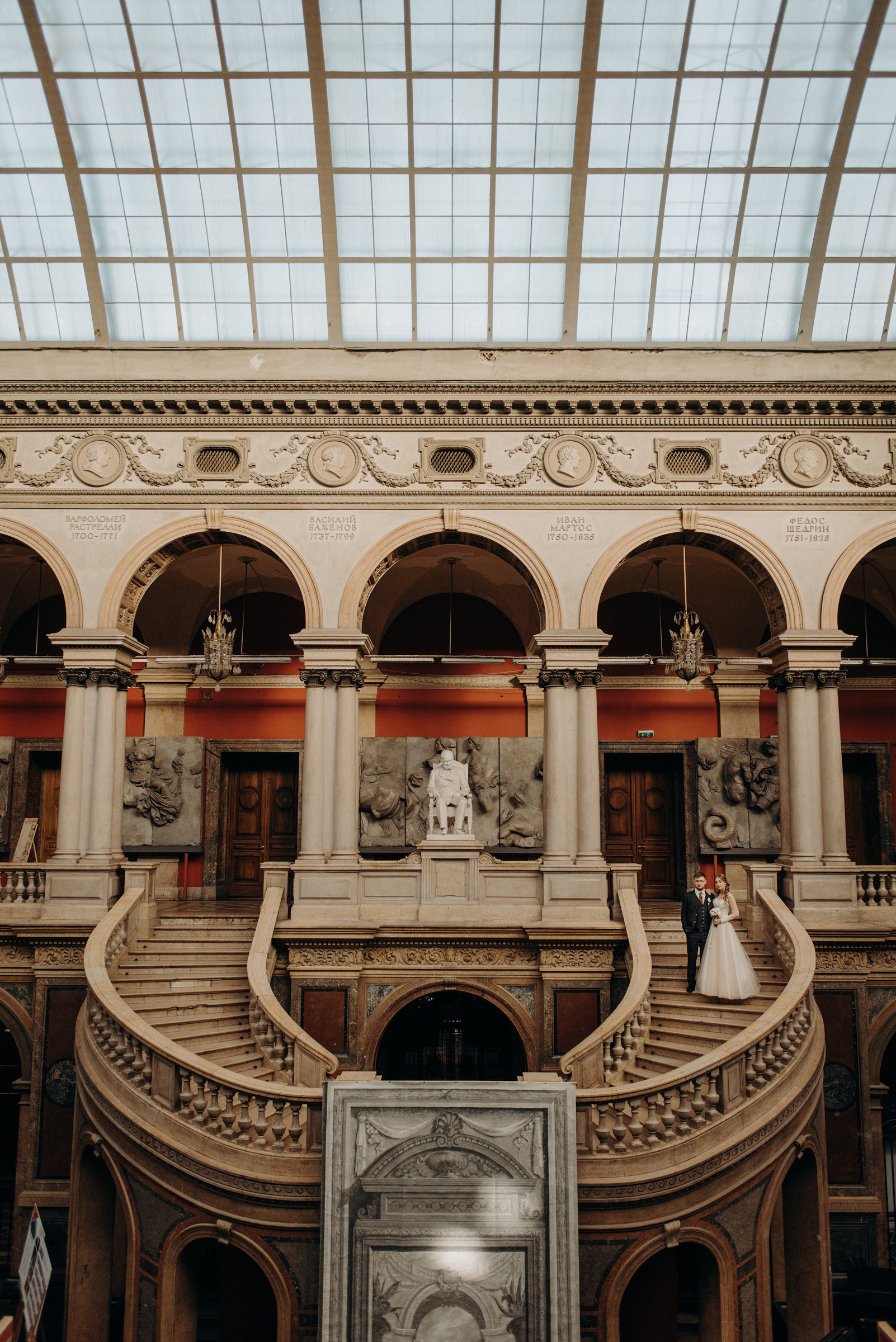 закрытые места для свадебной фотосессии в дождь, осенью или зимой