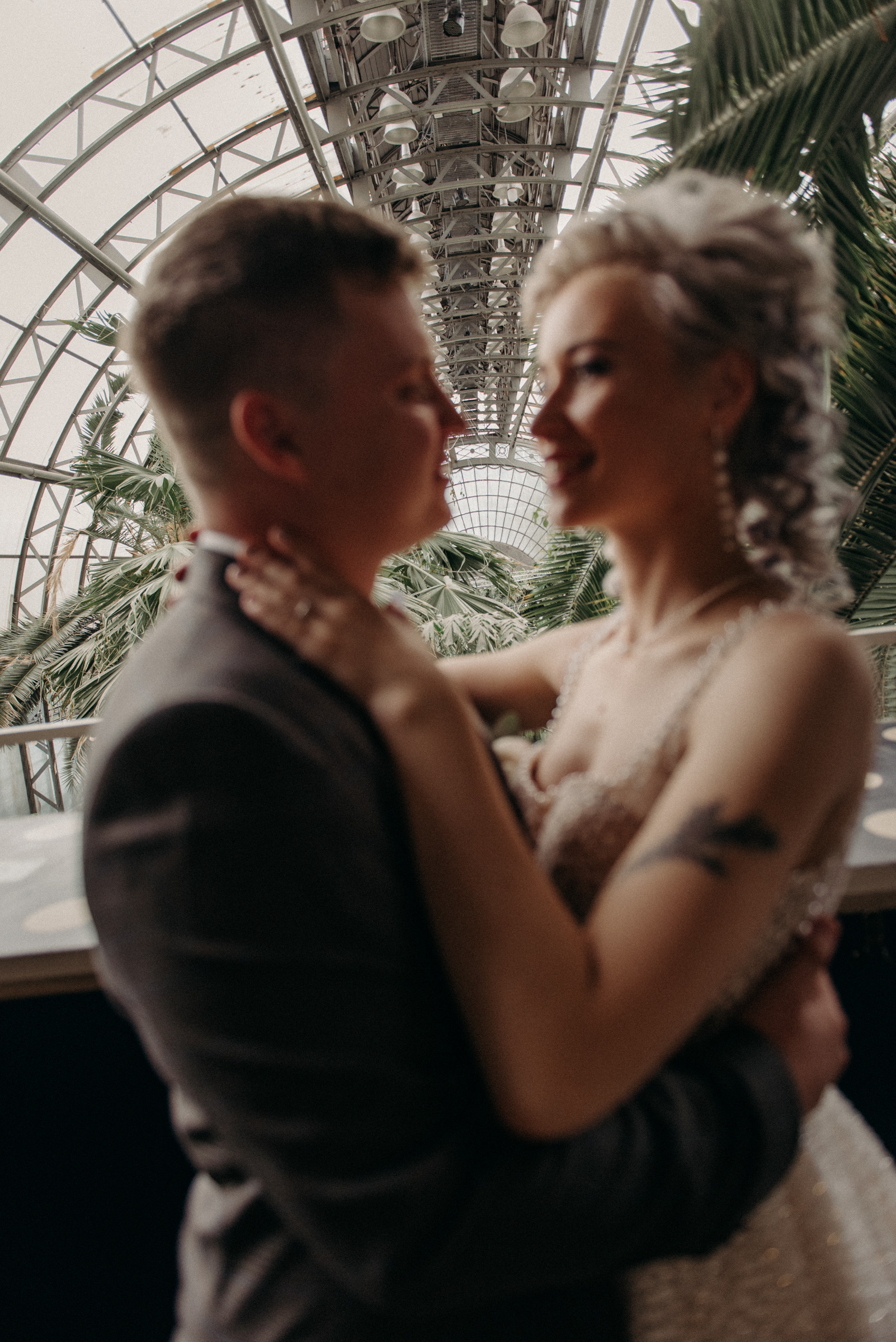 закрытые места для свадебной фотосессии в дождь, осенью или зимой