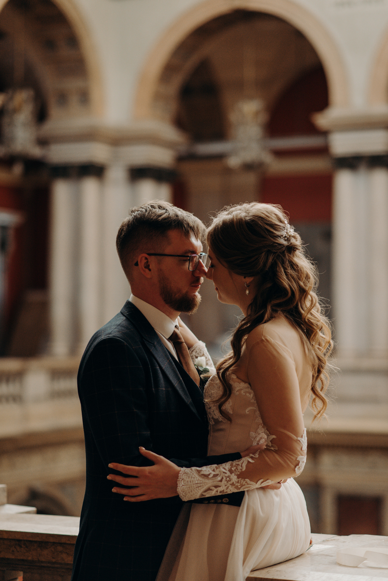 закрытые места для свадебной фотосессии в дождь, осенью или зимой