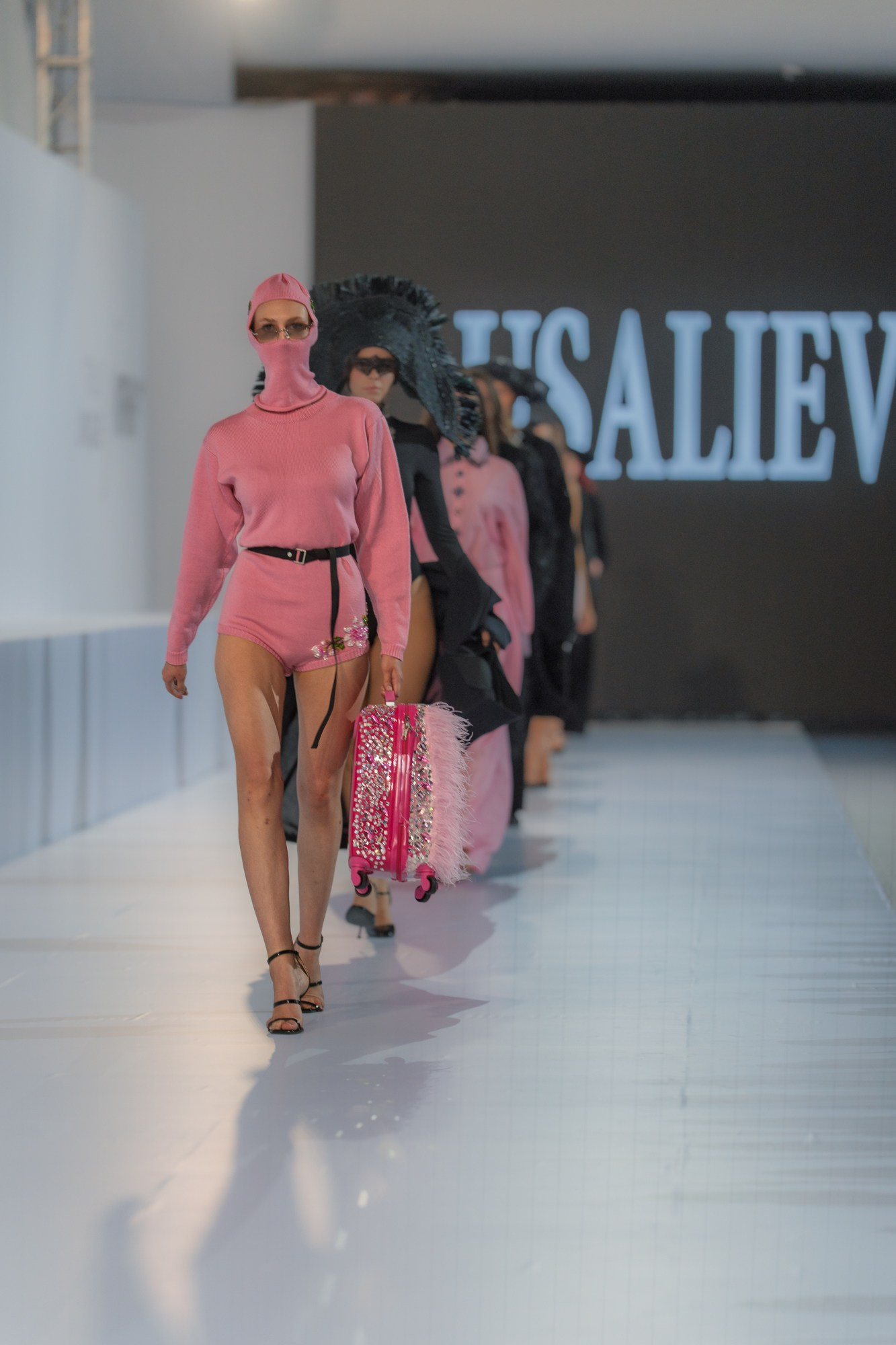 Usaliev. Сайт Алматинского НЮ АРТ, будуар и фэшн фотографа Дениса Карпенко