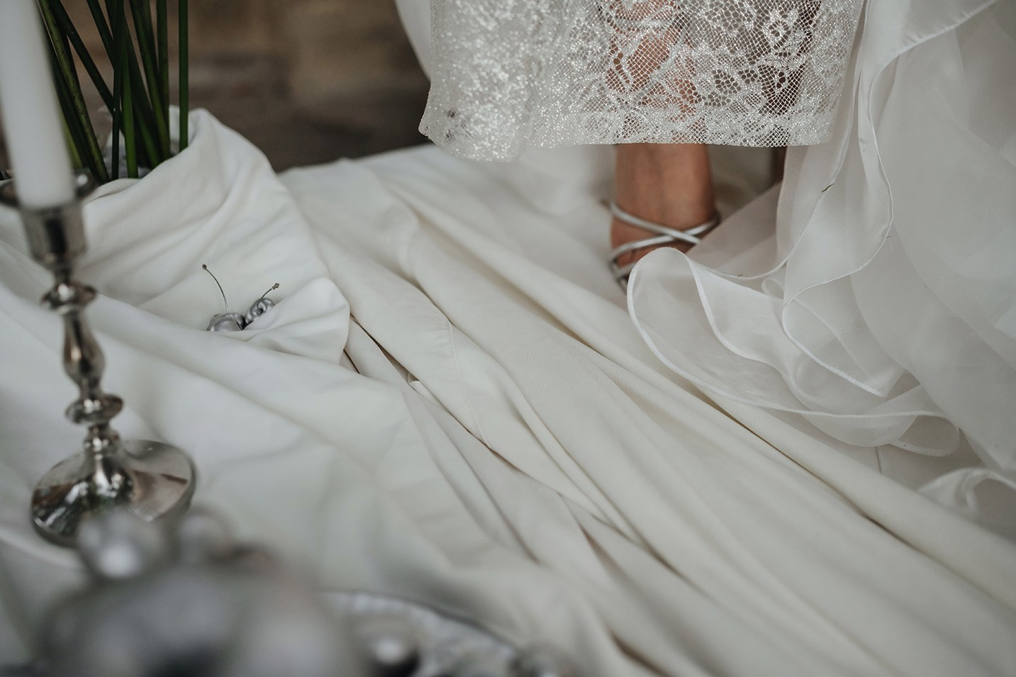 Свадебная фотосессия в старинном заброшенном храме в Крыму Гладиолусы. Свадебный и семейный фотограф и видеограф, Крым, Москва, Санкт -Петербург