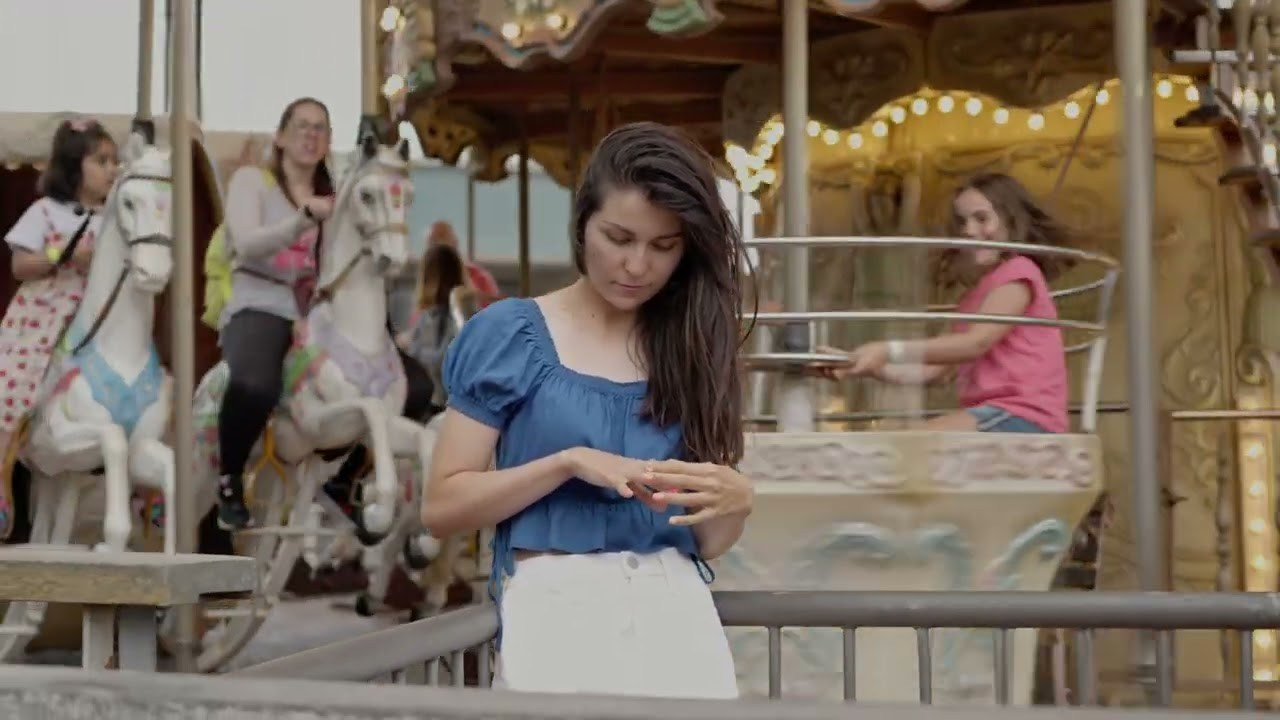 Video. Professional photographer Cristina