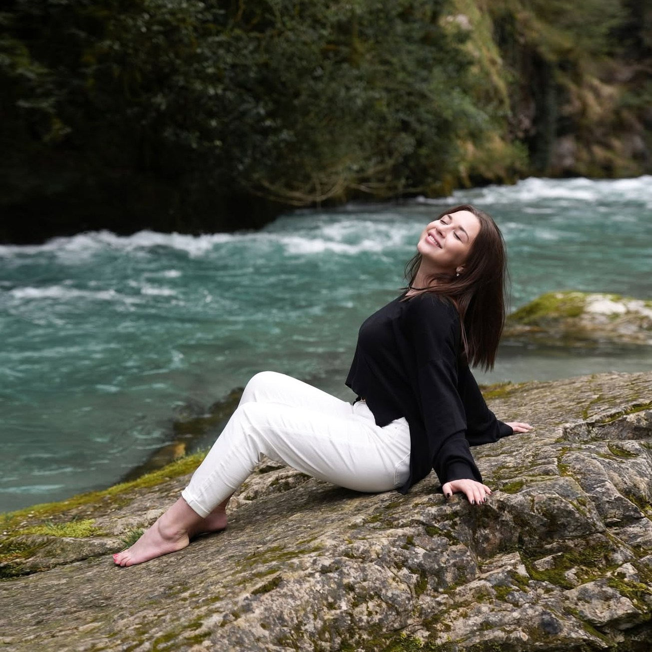 Авторские путешествия на красном кабриолете Lexus. Сочи, Адлер, Сириус, Красная Поляна, озеро Рица. Личный водитель и фотограф. Свадебный фотограф в Сочи и Адлере — Фотосессии на море и в горах | Виктор Рогулев