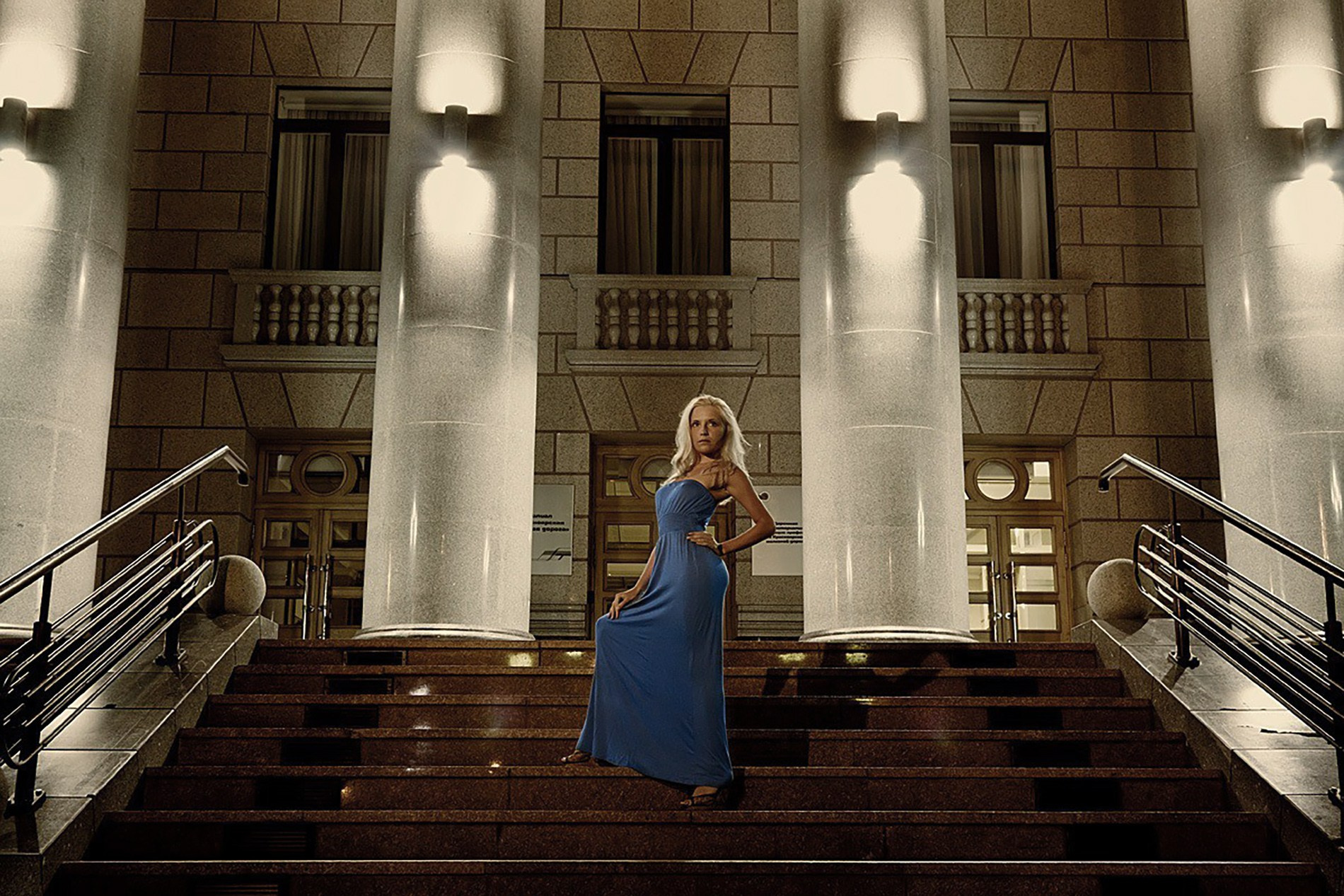 женская фотосессия Красноярск фото для девушки фотограф Красноярск фотосессия для сайта знакомств Красноярск фото для социальной сети заказать цена стоимость фотосессии в Красноярске пример фото идея место позы для фотосессии девушки в Красноярске фотосессия ИИ фотосессиия нейросеть промт для фотосессии фотосессия фото для социальной сети визажист причёска и макияж Красноярск парк Сады мечты Татышев фотостудия Красноярск бизнес портрет