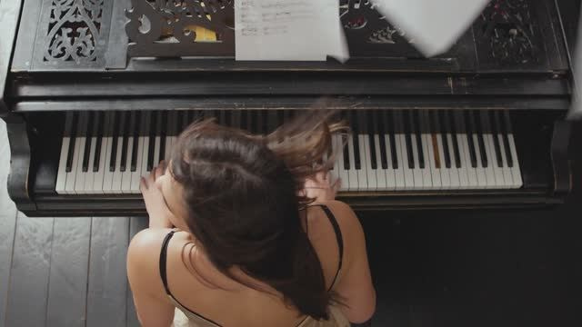 Оператор Александр Мадаминов