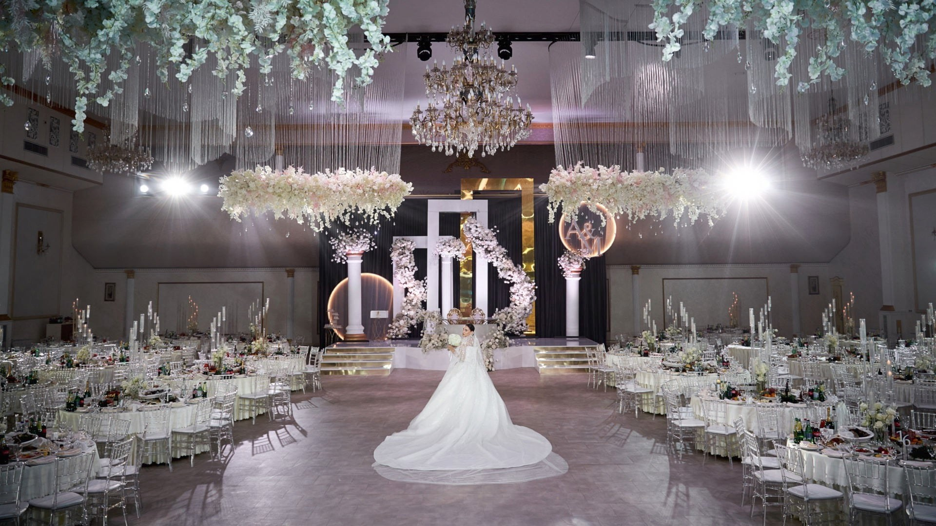 Красивое свадебное видео SDE, показанное в этот же день на свадьбе. Свадебное видео и фото съемка на свадьбу в Краснодаре Твинс Студио