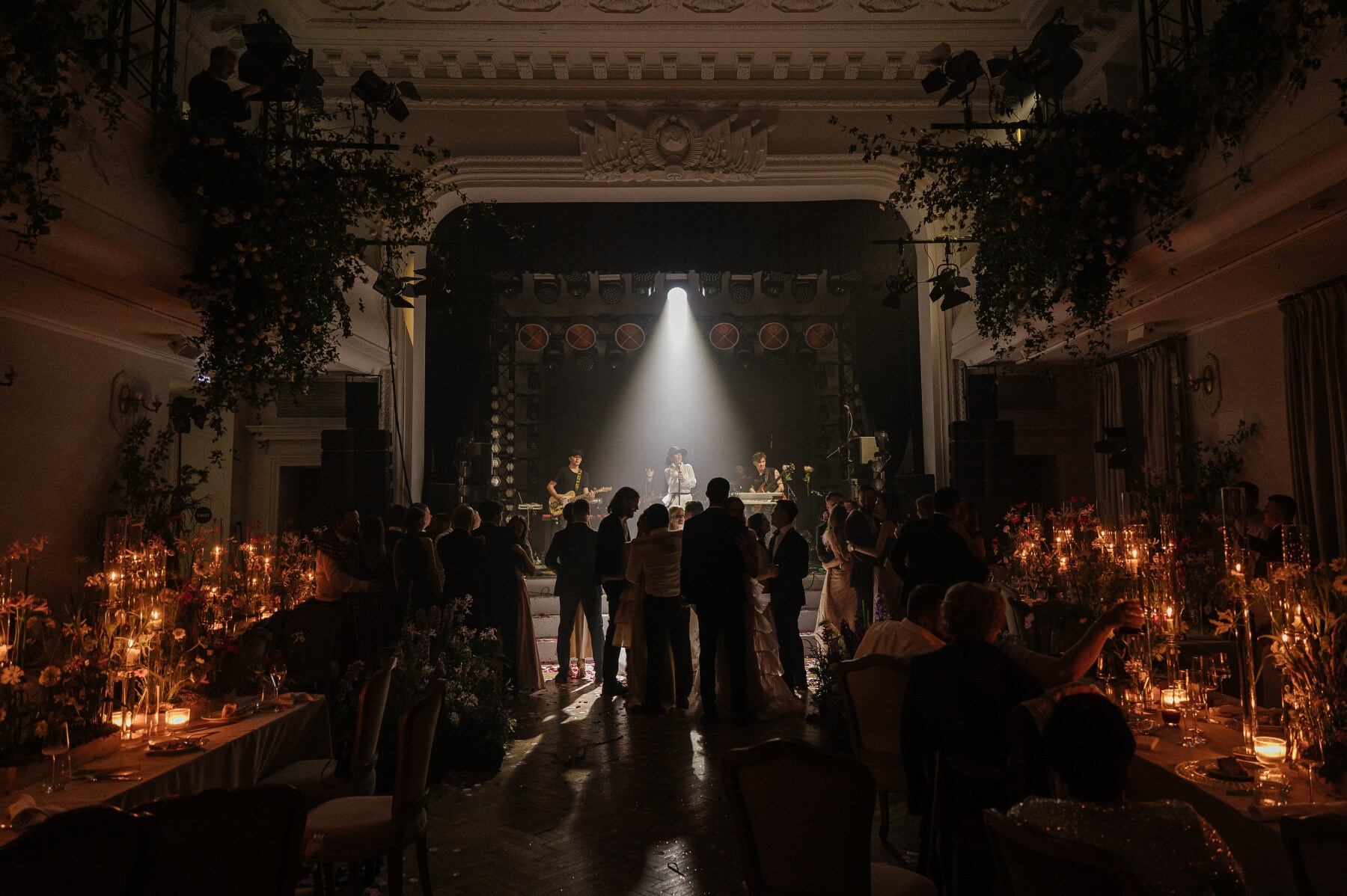 ИВЕНТОВЫЙ СВЕТ (EVENT LIGHT) НА СВАДЬБЕ. Фото и видеосъемка в Кызыле, аэросъемка Кызыл, фотограф, видеограф