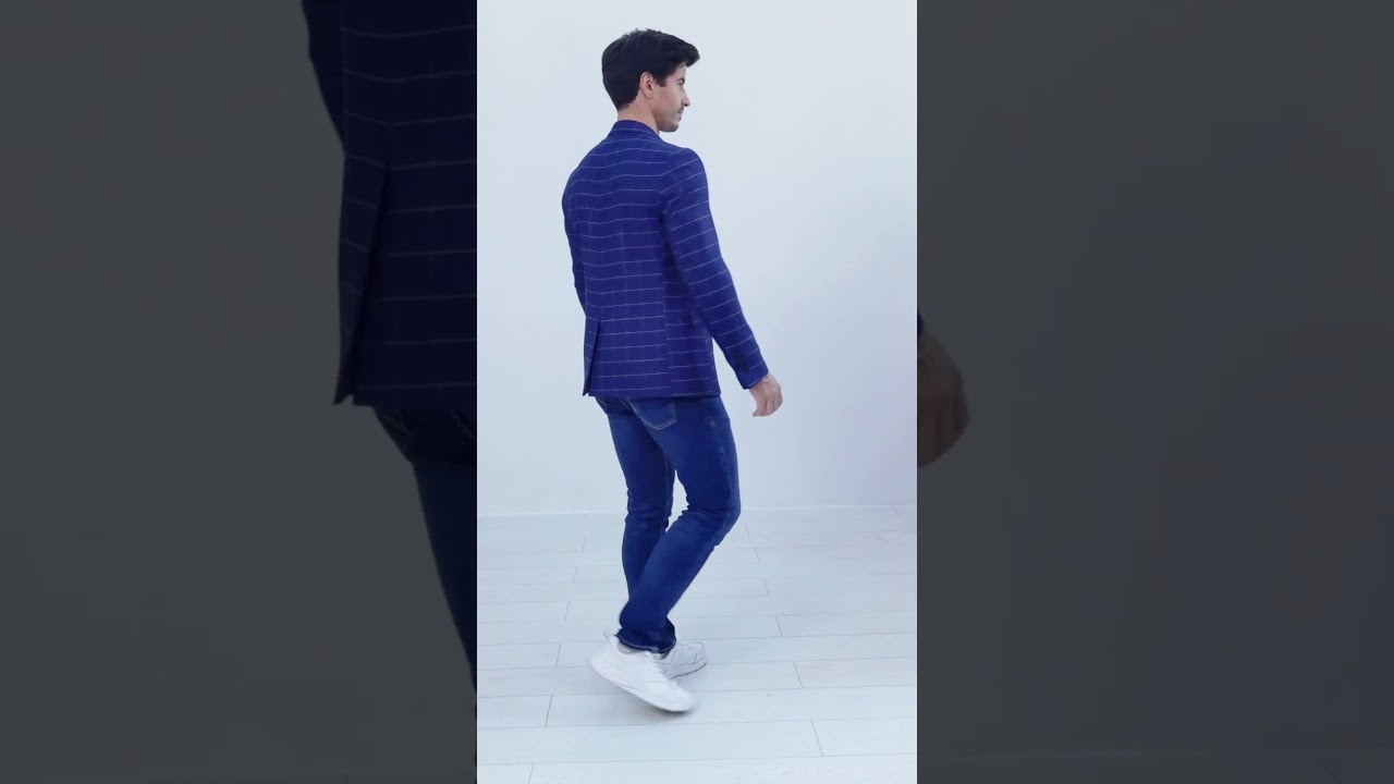 Видео проходка модели, сделанная на телефон. Сборные фотосъёмки в Москве. фотосессии одежды.фотограф