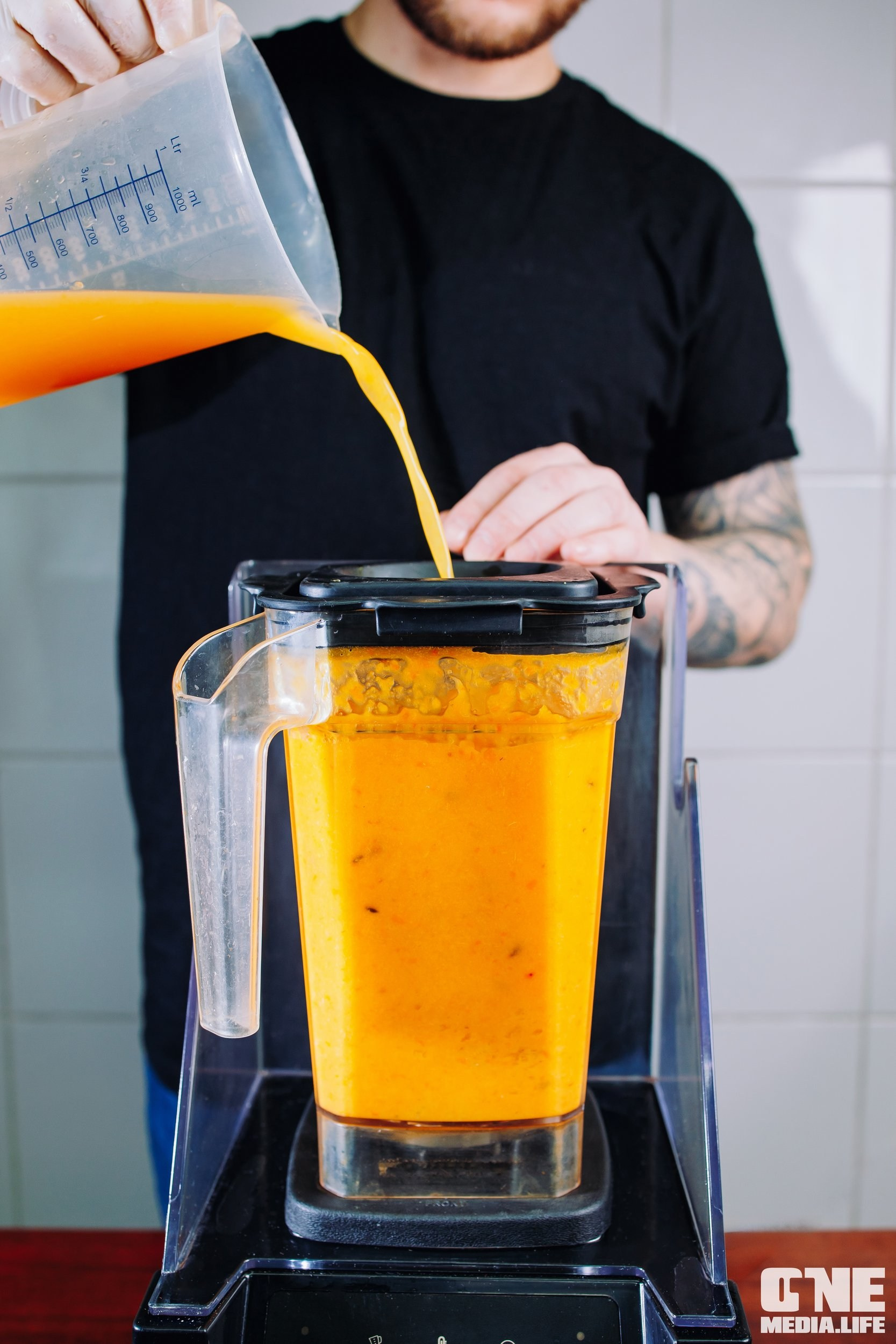 Рецепт мандаринового пунша от шеф-бармена Dreadnought. One Media Life: фоторепортажи, фотоотчеты с мероприятий и заведений