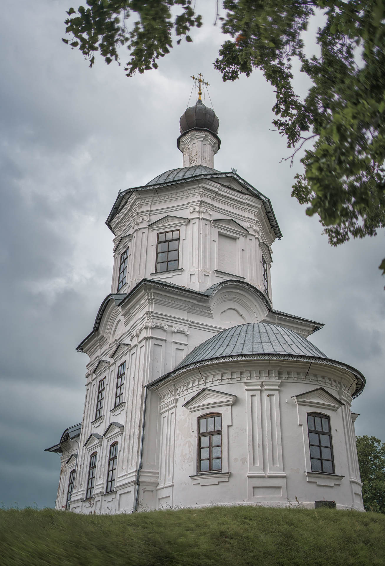 Крестовоздвиженская церковь, Нилова пустынь, Восстановленная лепнина церкви