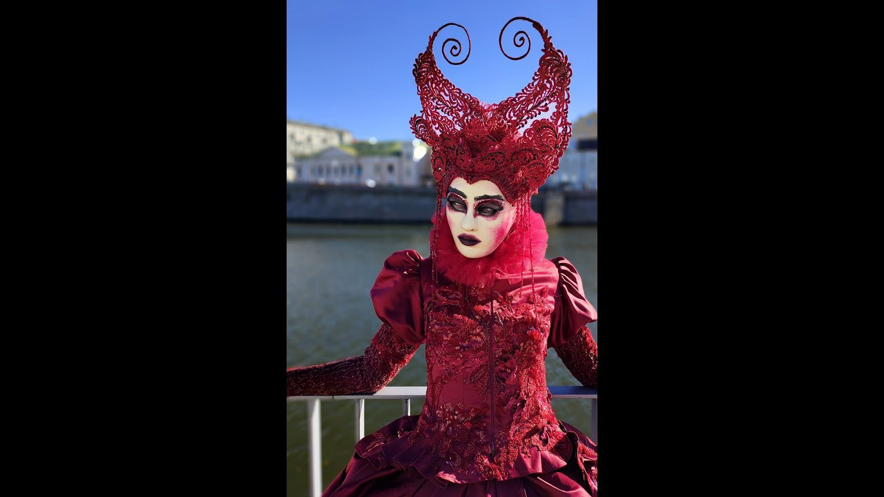 Рилс образа Бордо. Мимы и Ходулисты на встречу гостей. Москва