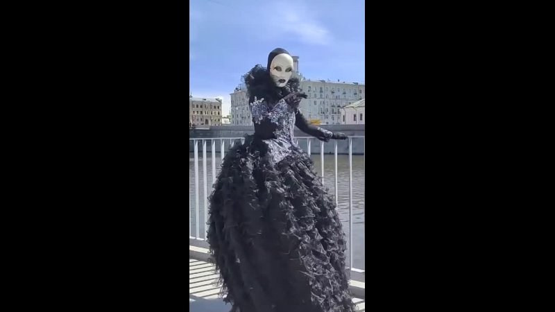 Персонаж чёрная Пешка. Мимы и Ходулисты на встречу гостей. Москва