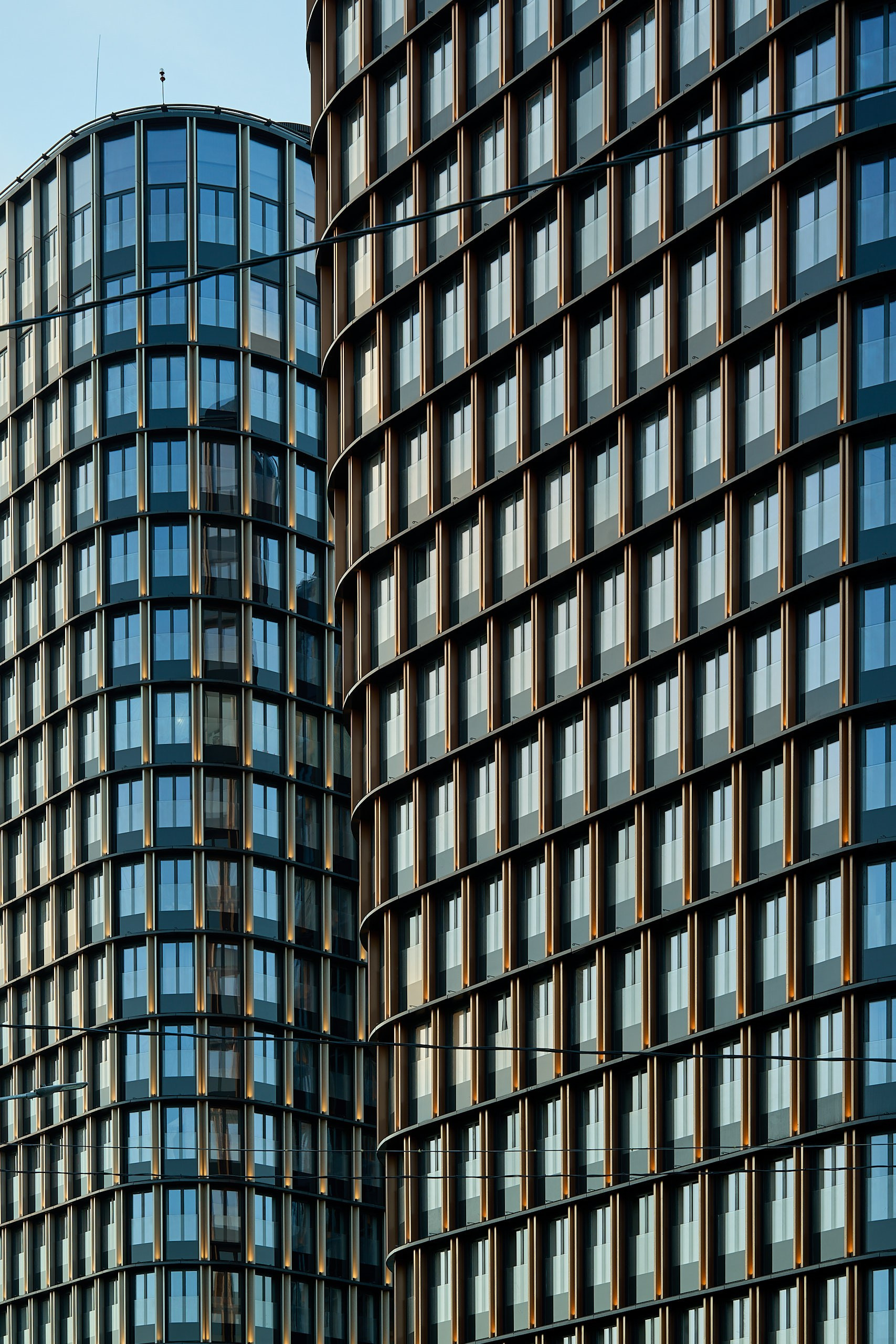 Архитектурная фотография ЖК Sky View в синий час в середине марта