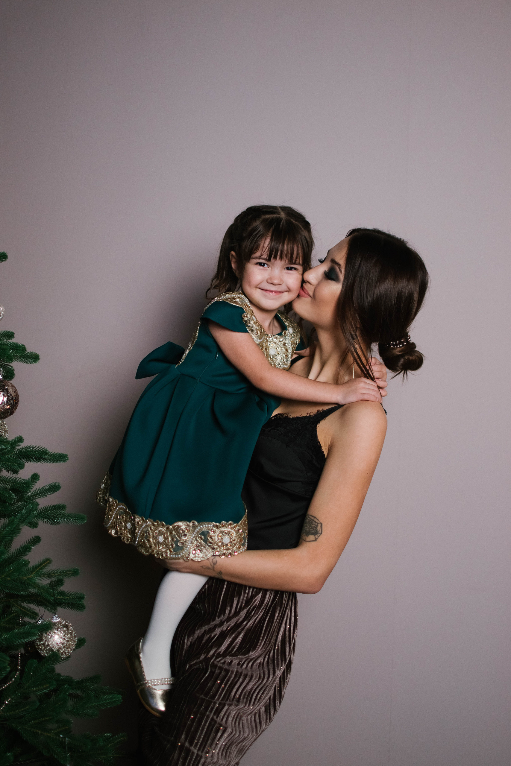 Новый год в фотостудии для Ангелины. Семейный фотограф в городе Мегион и Нижневартовск Дзюба Татьяна