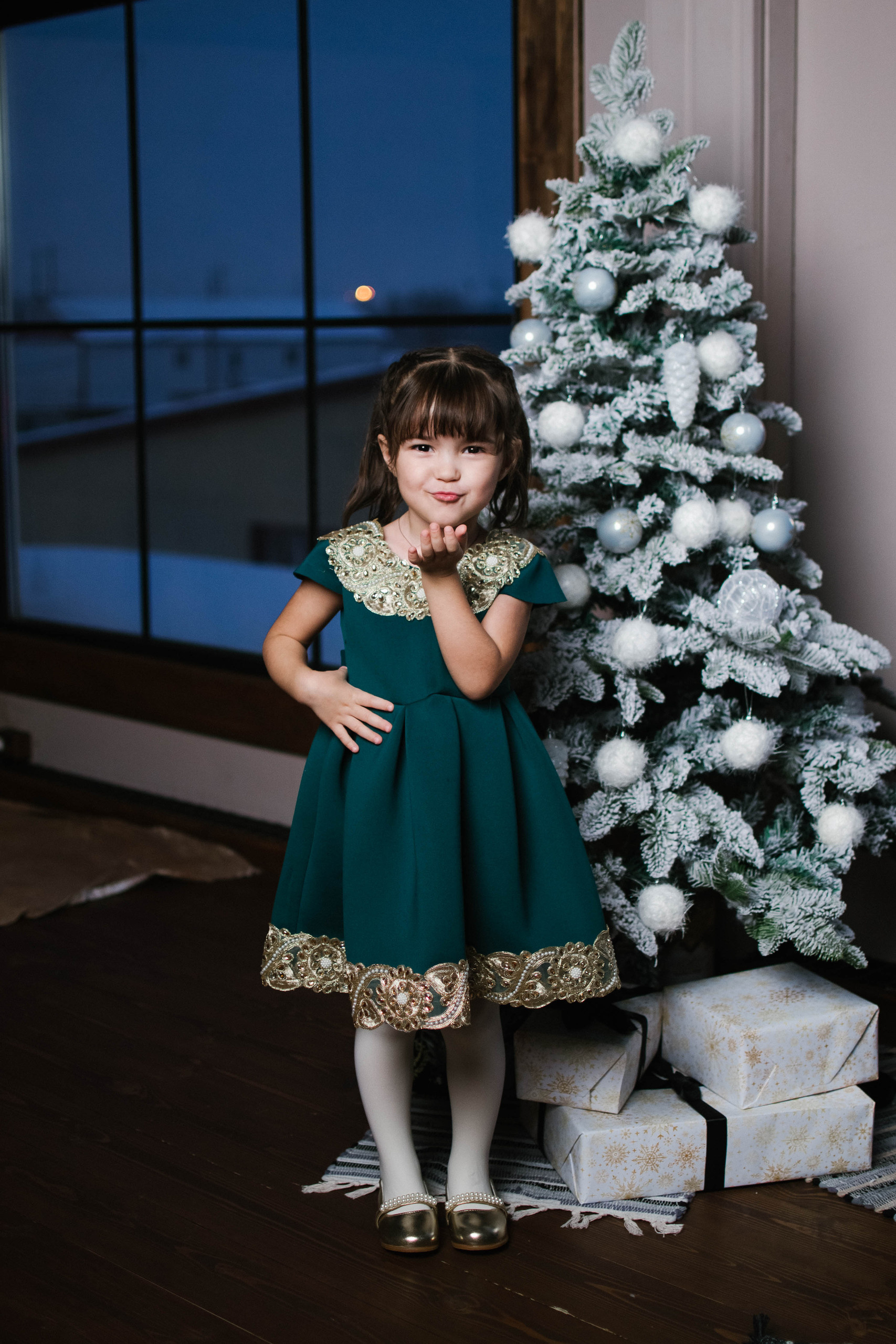 Новый год в фотостудии для Ангелины. Семейный фотограф в городе Мегион и Нижневартовск Дзюба Татьяна