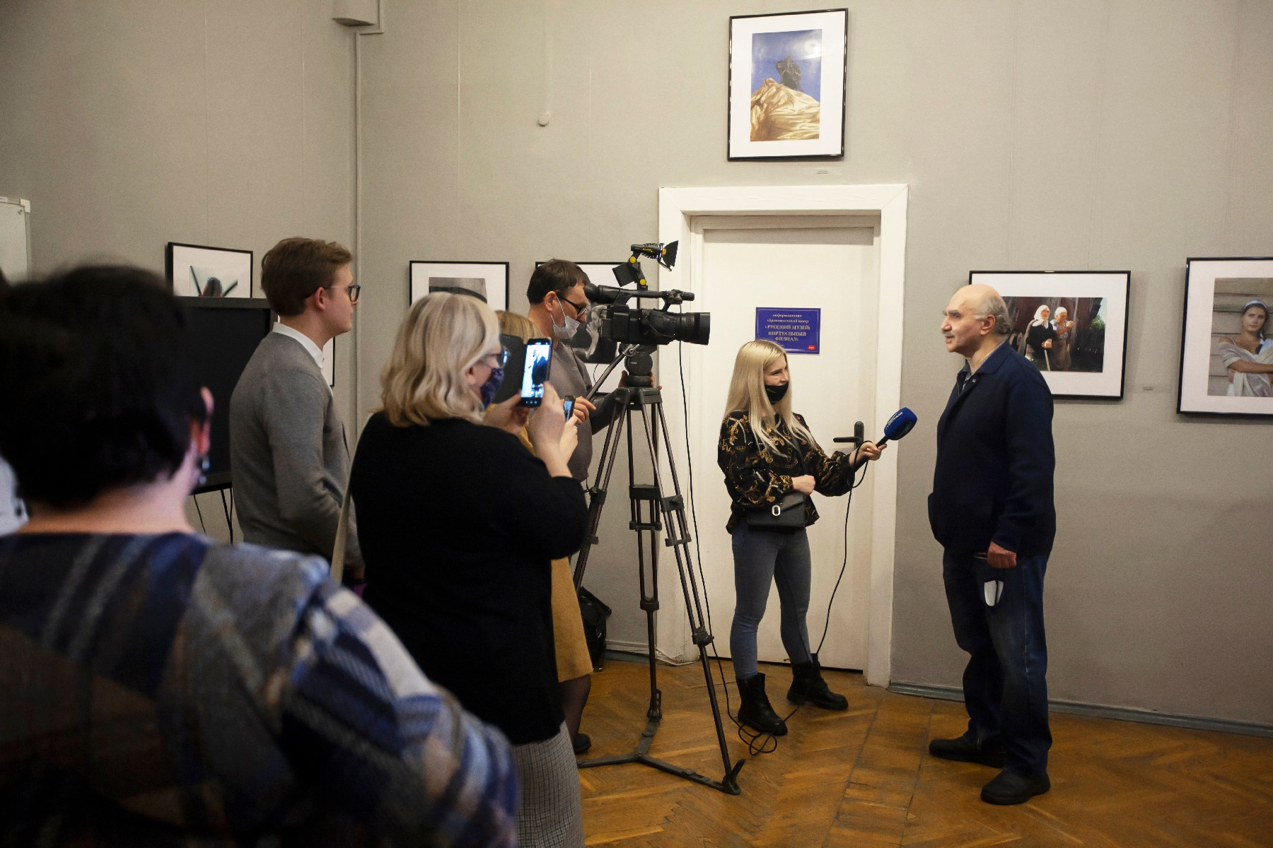 Выставка «Городские сказки» Юрия Стрельца и Лоры Городецкой