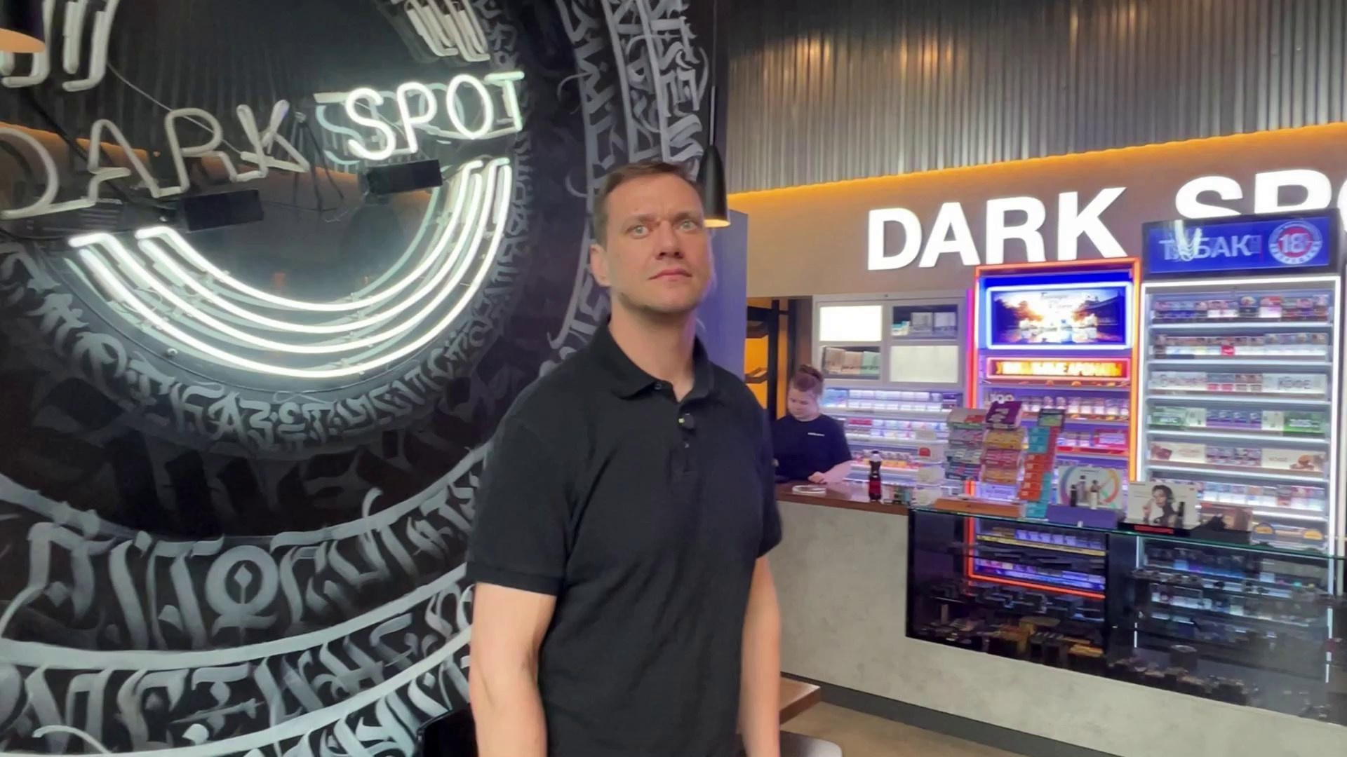 Витрины с тонировкой и подсветкой для табачного магазина — проект DarkSpot, ЖК Сити Бэй