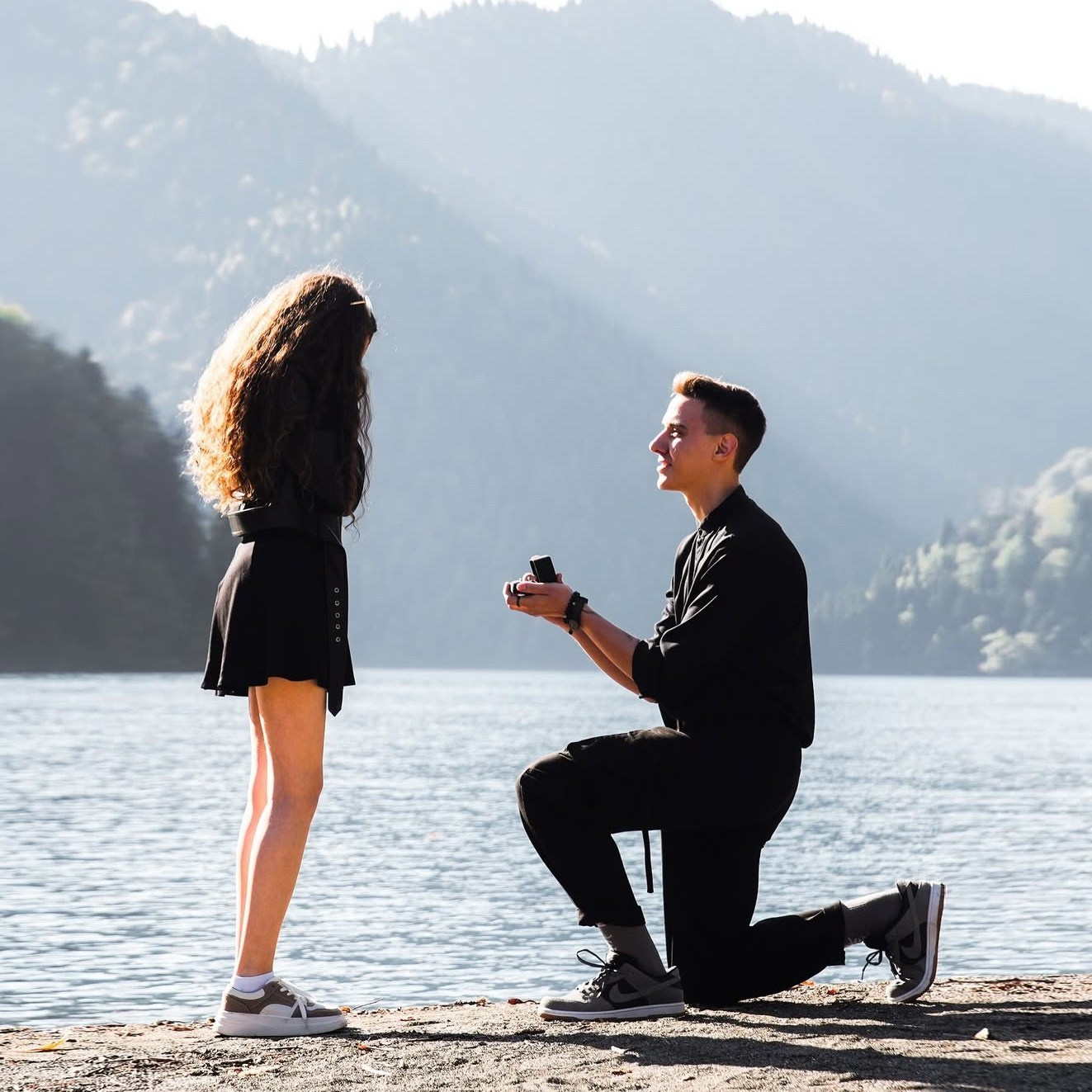 Авторские путешествия на красном кабриолете Lexus. Сочи, Адлер, Сириус, Красная Поляна, озеро Рица. Личный водитель и фотограф. Свадебный фотограф в Сочи и Адлере — Фотосессии на море и в горах | Виктор Рогулев