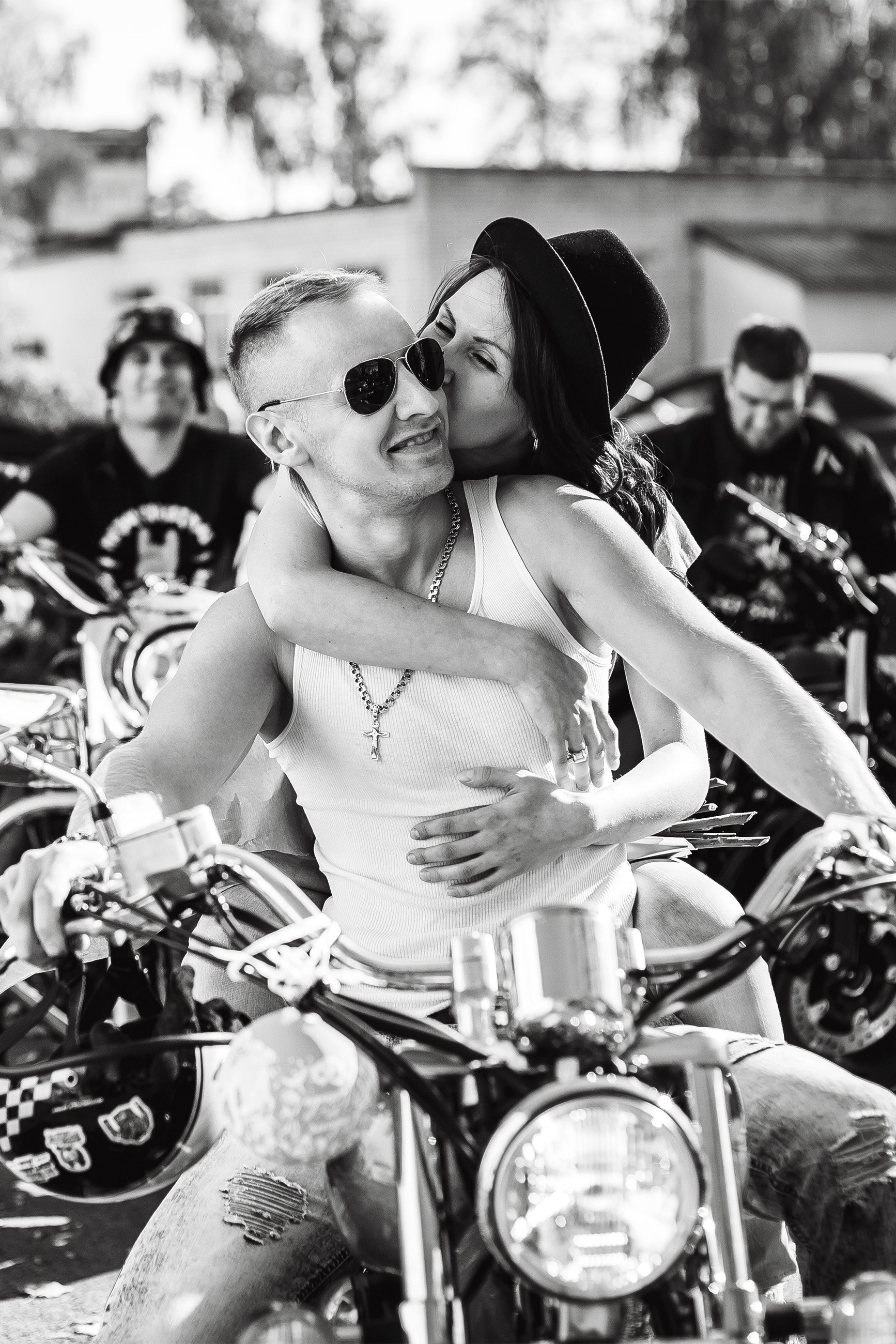 Страстный поцелуй