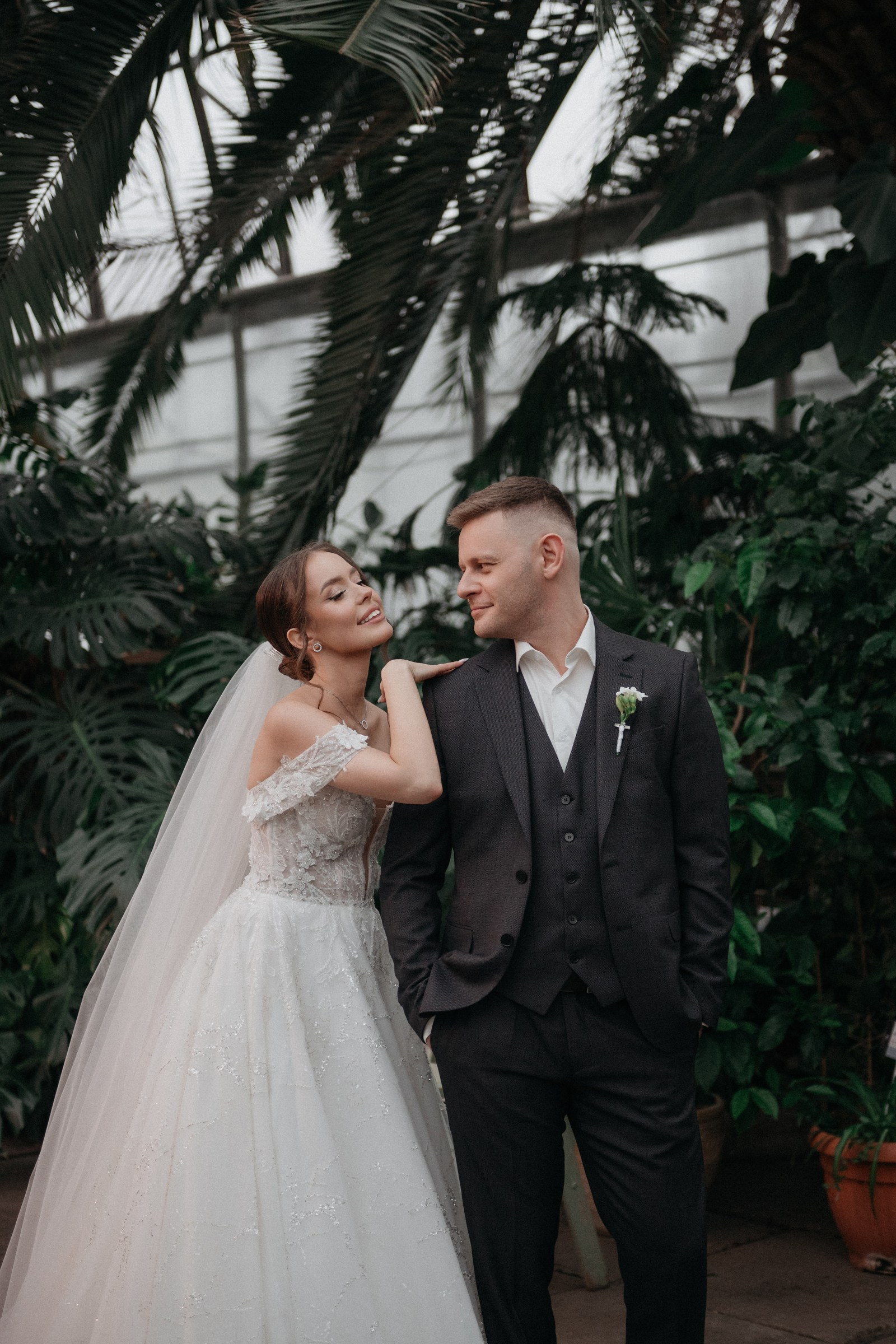 Закрытые места для свадебной фотосессии в дождь, осенью или зимой. Свадебный фотограф в Санкт-Петербурге Венера Ахметова