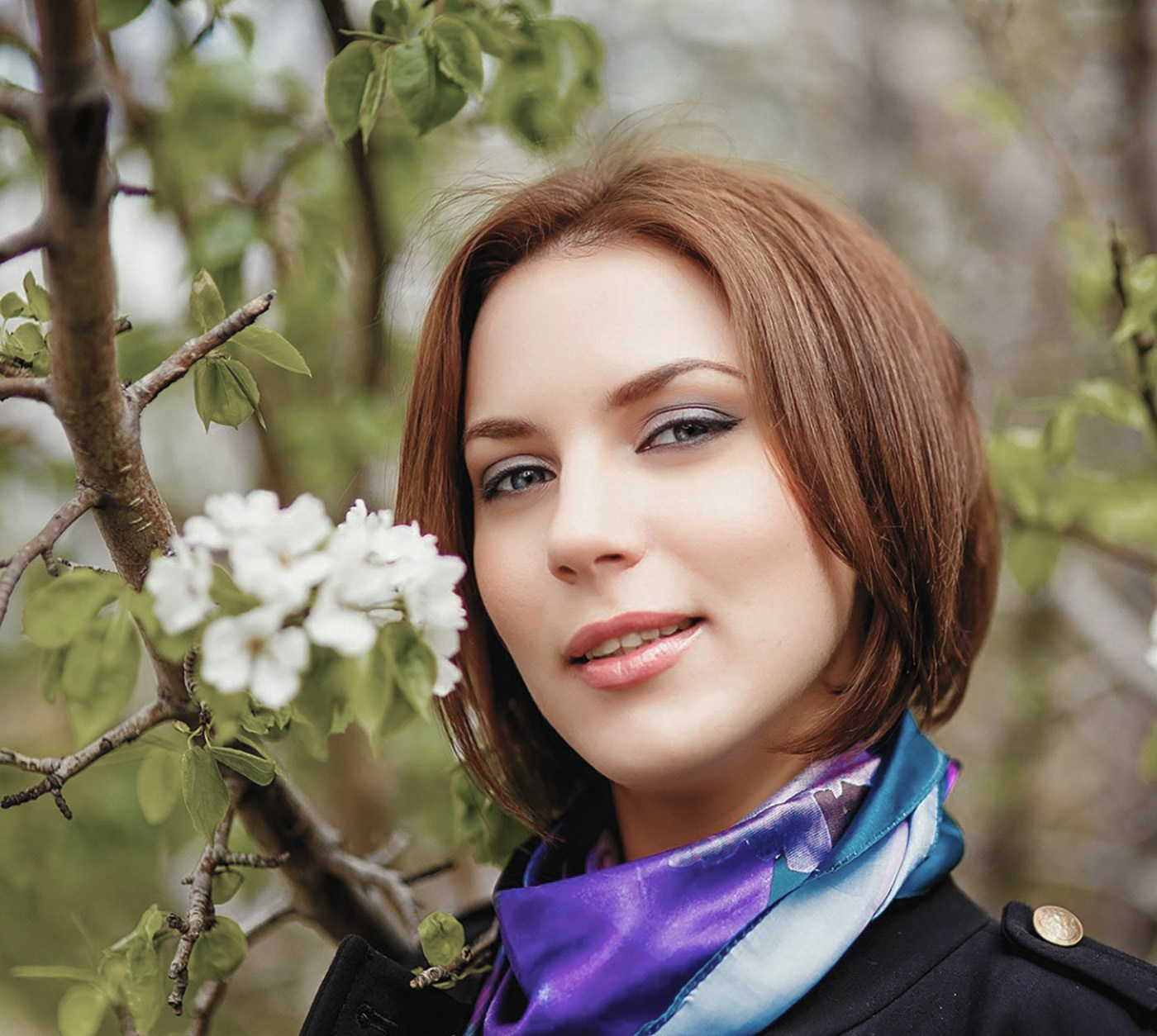 женская фотосессия Красноярск фото для девушки фотограф Красноярск фотосессия для сайта знакомств Красноярск фото для социальной сети заказать цена стоимость фотосессии в Красноярске пример фото идея место позы для фотосессии девушки в Красноярске фотосессия ИИ фотосессиия нейросеть промт для фотосессии фотосессия фото для социальной сети визажист причёска и макияж Красноярск парк Сады мечты Татышев фотостудия Красноярск