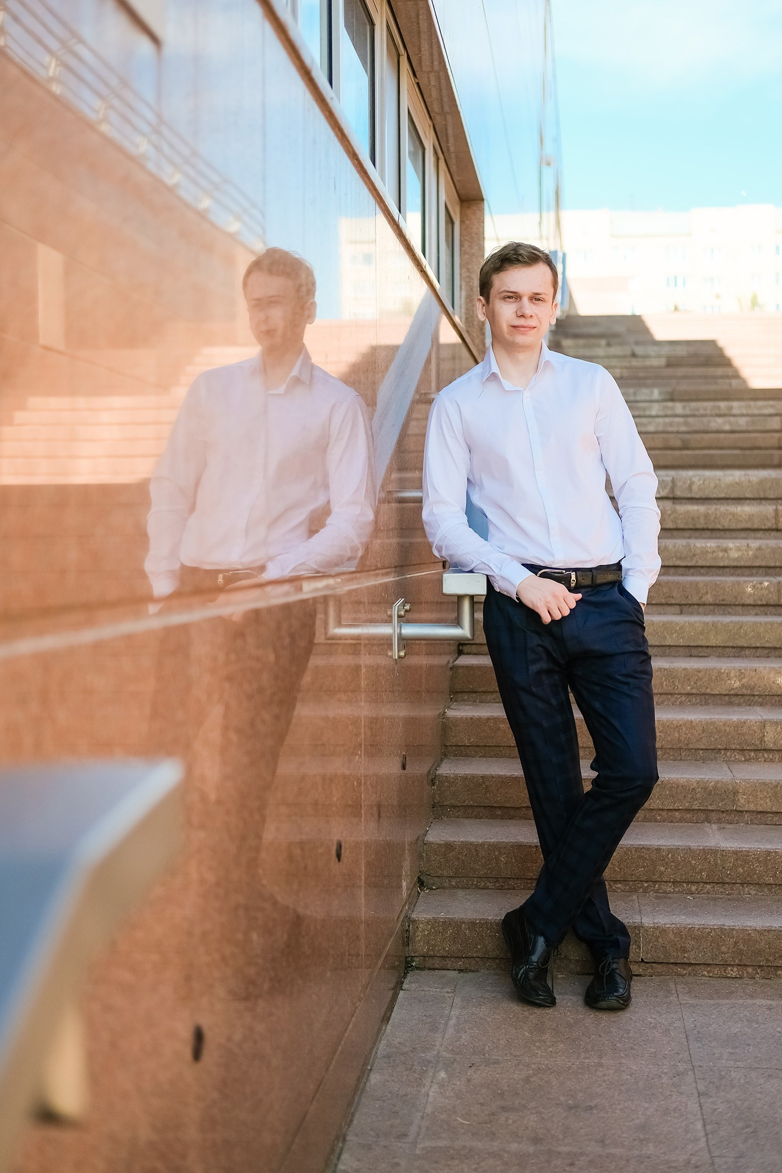 мужская фотосессия для сайта знакомств социальных сетей фотограф в Красноярске цена заказать мужскую фотосессию бизнес портрет мужские фото для знакомства с девушкой брутальная фотосессия в городе фотостудии имиджевая фотосессия для мужчины для бизнеса идея  места пример фото образы стилист Красноярск позы для мужской фотосессии генерация фото фотосессия ИИ промты для фотосессии нейросеть  