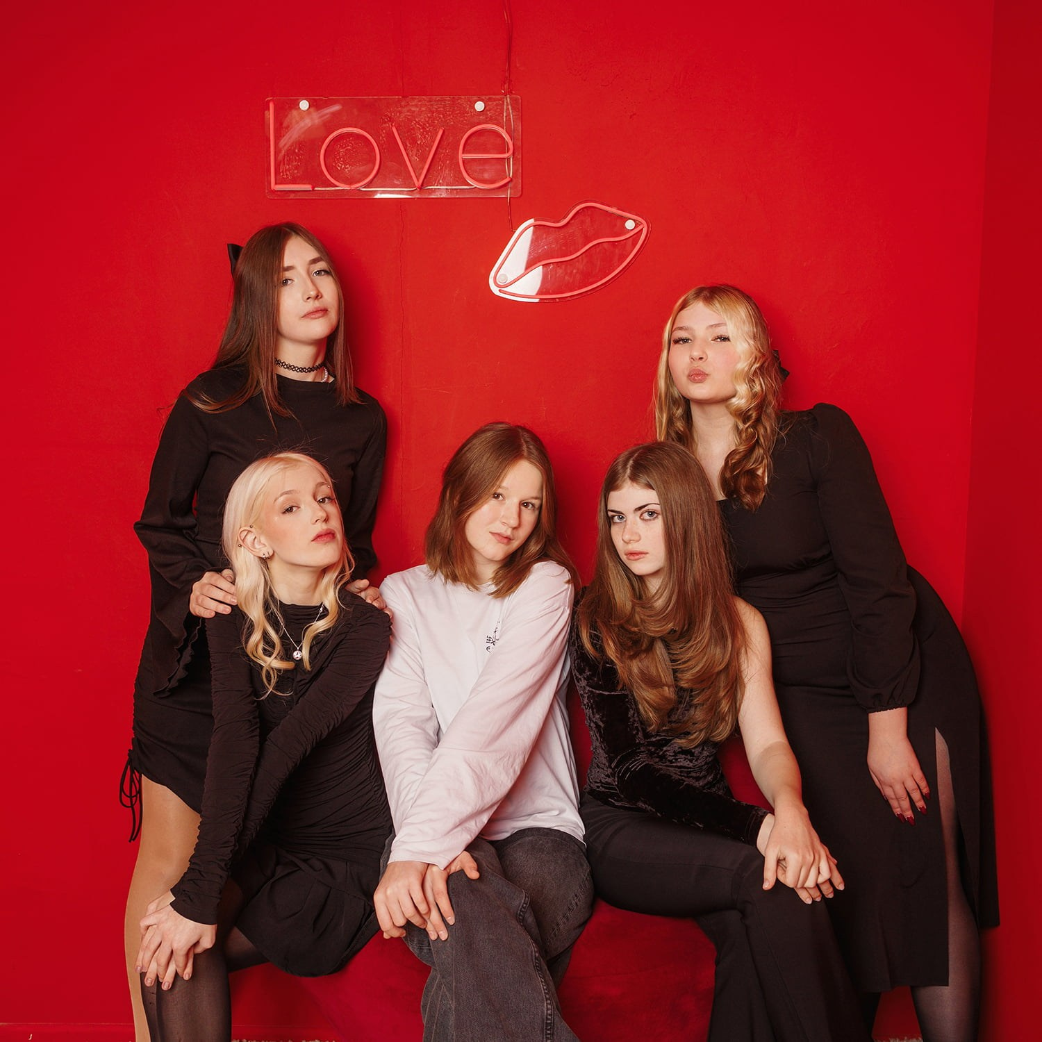 Осенняя фотосессия для выпускного альбома 11а класса 8 гимназии. СИГМА | Студия выпускных альбомов Красноярск