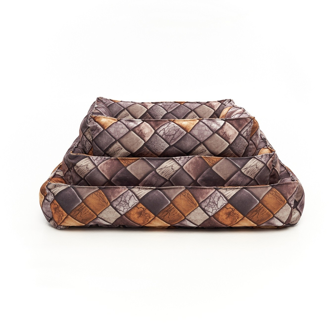 Современный элемент, представленный в предметной съемке на белом фоне.