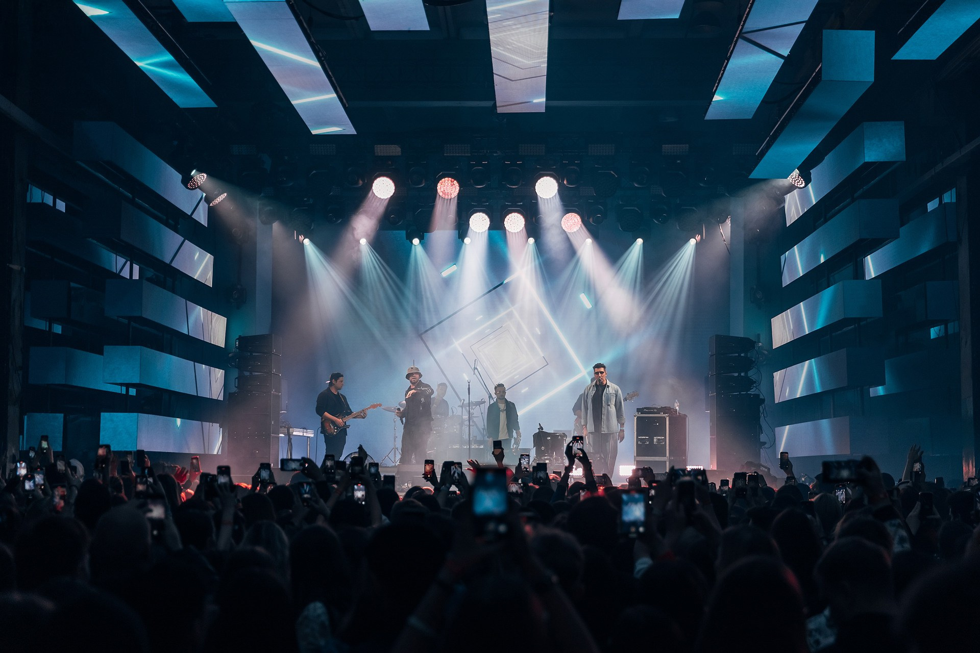 Портфолио фотографа в Санкт-Петербурге | Портреты, концерты, реклама, автоспорт, событийная и предметная съемка