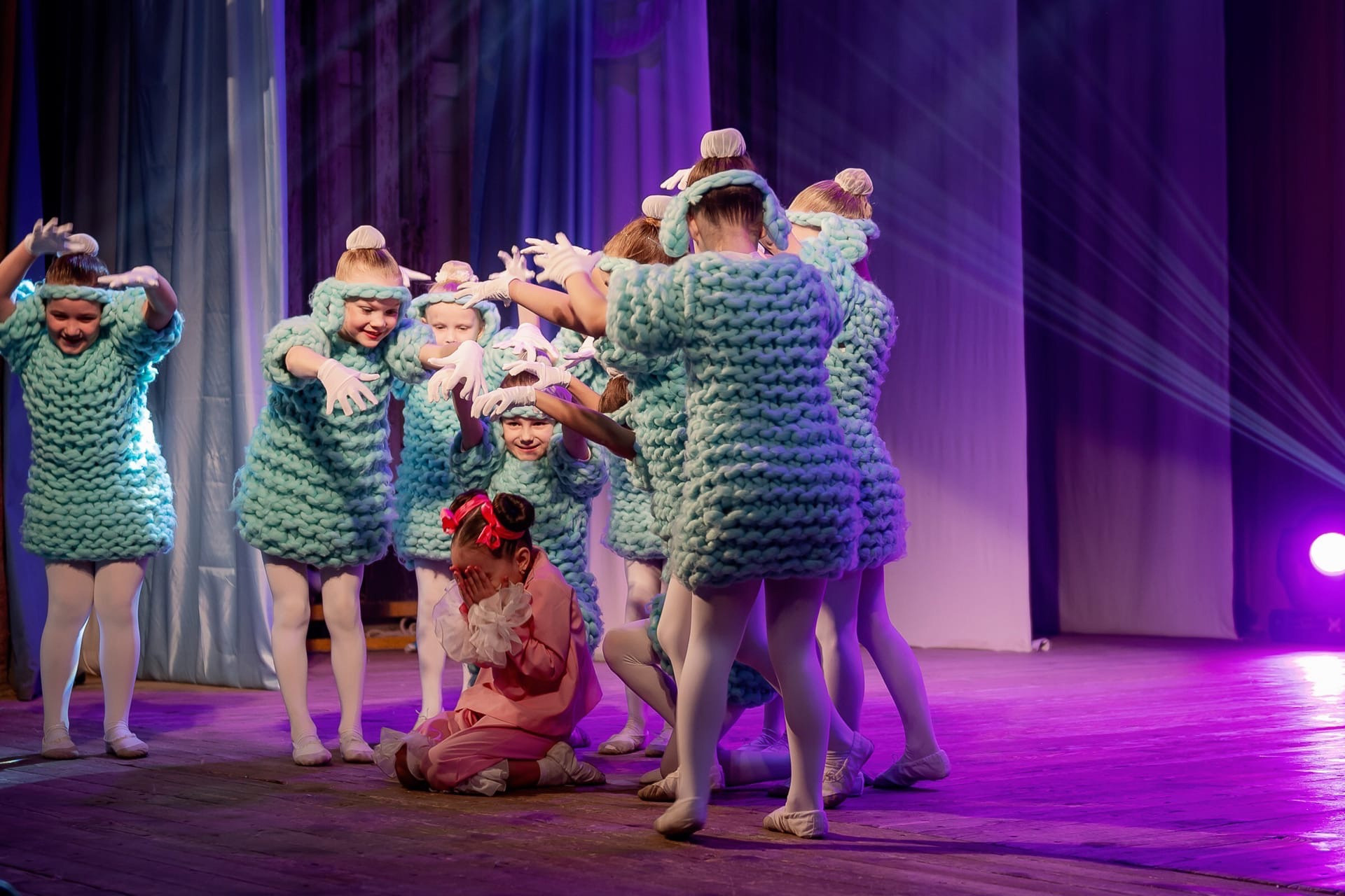 Коллектив эстрадного танца «Стрекоза». Дворец Культуры г. Заволжья