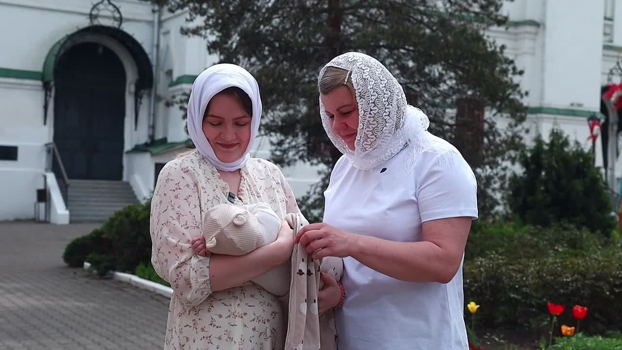 Крещение. Николо-Перервинский монастырь, район Печатники. Фотографы на роды в Москве. Фото и видео родов. Фотопроект «Продолжение рода»