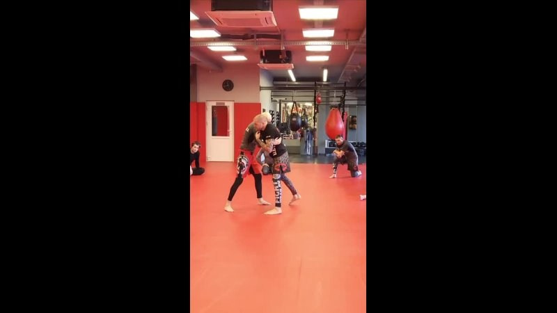 Базовая группа по джиу-джитсу. Клуб единоборств, тайского бокса и джиу-джитсу KLETKA